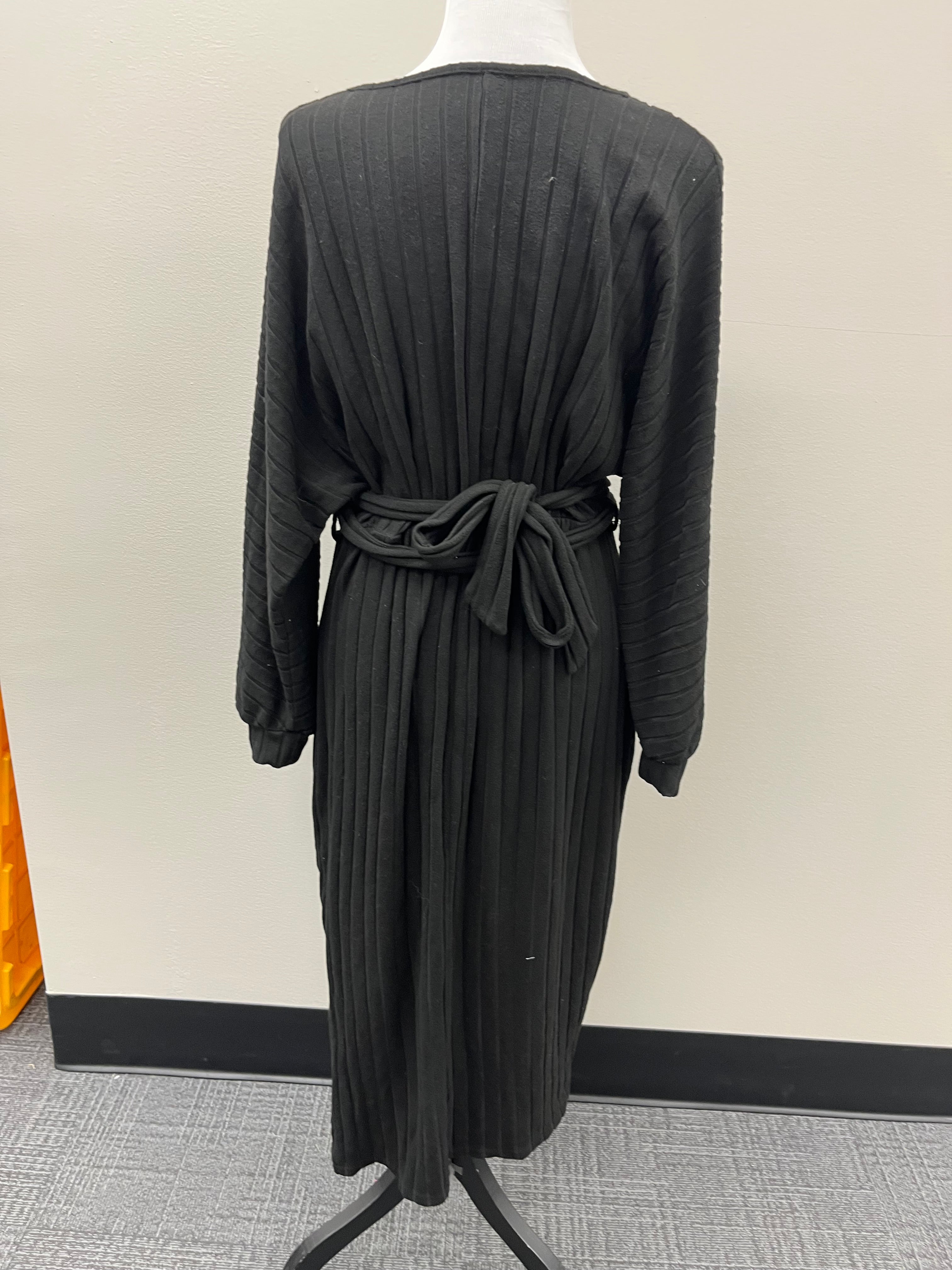 Used Women’s Black Maxi Dress