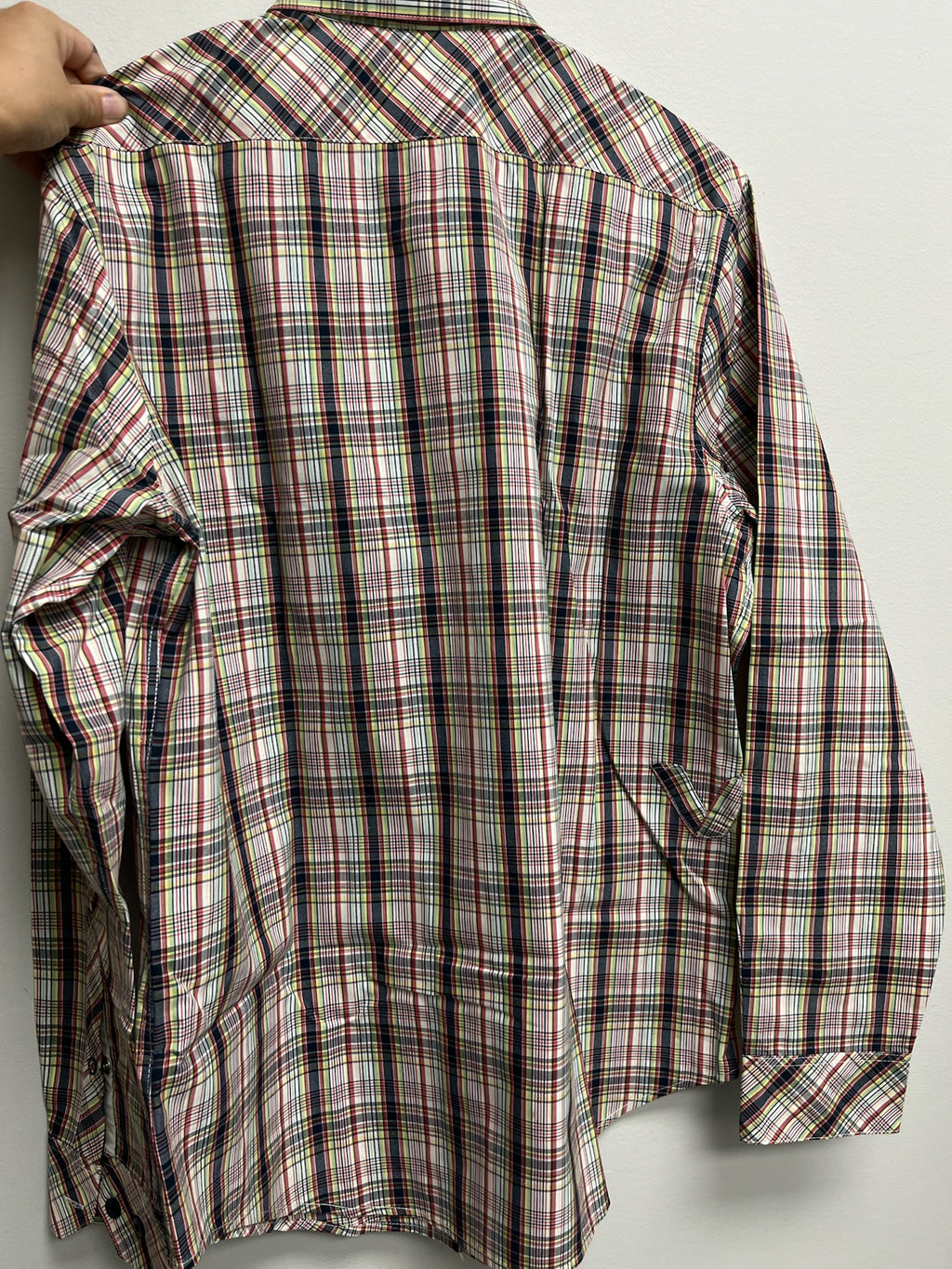 Used Men’s Checkered Long Sleeve Button Up Shirt