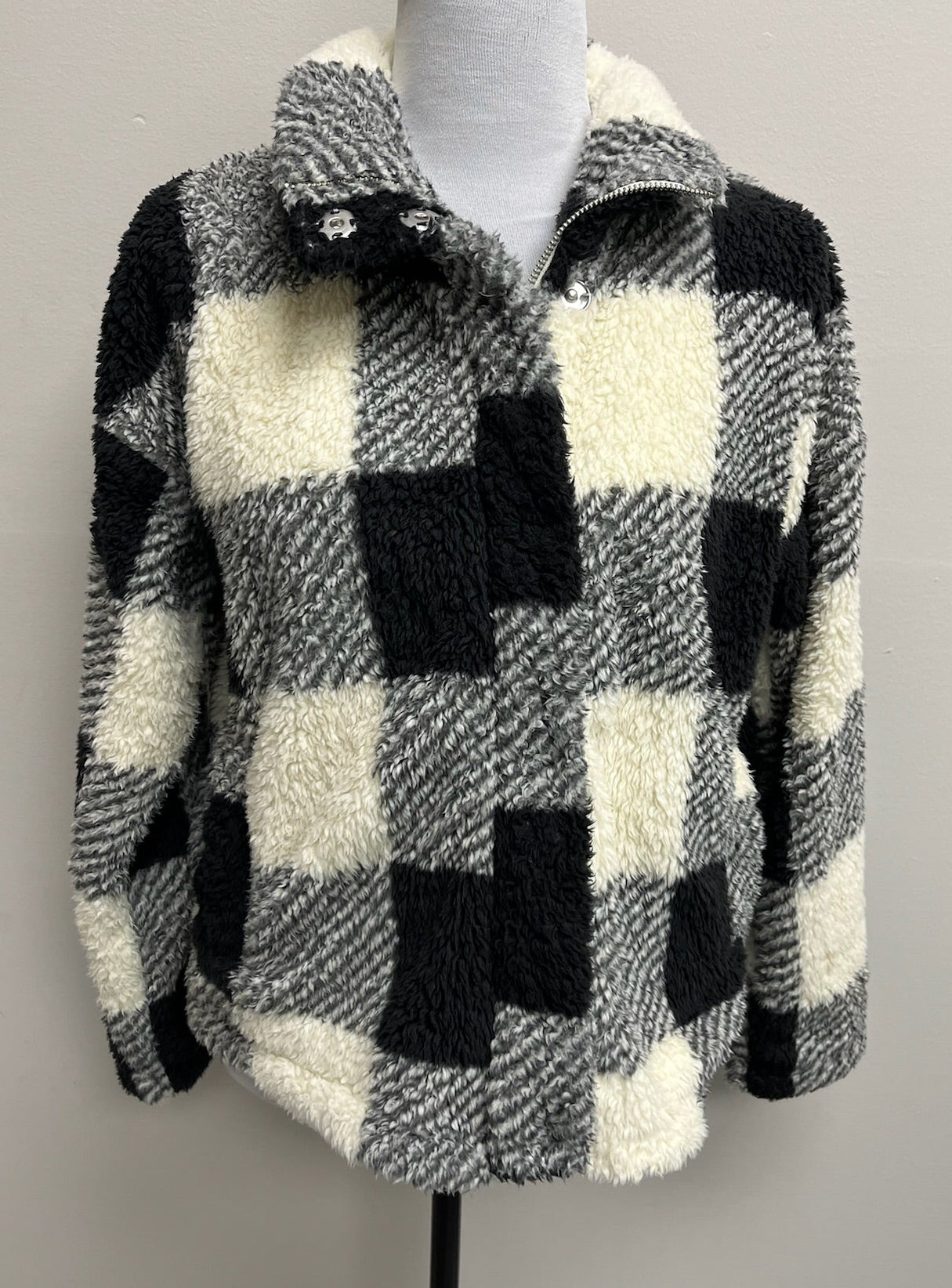 Used Women’s Checkered Sweater Jacket