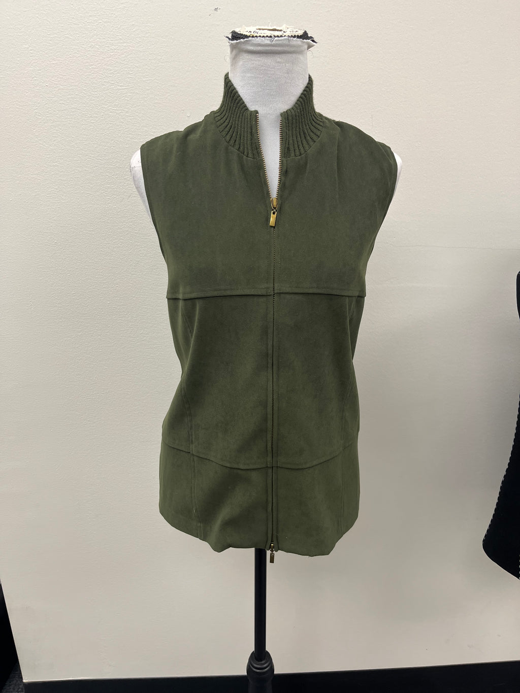 Used Women’s Green Vest