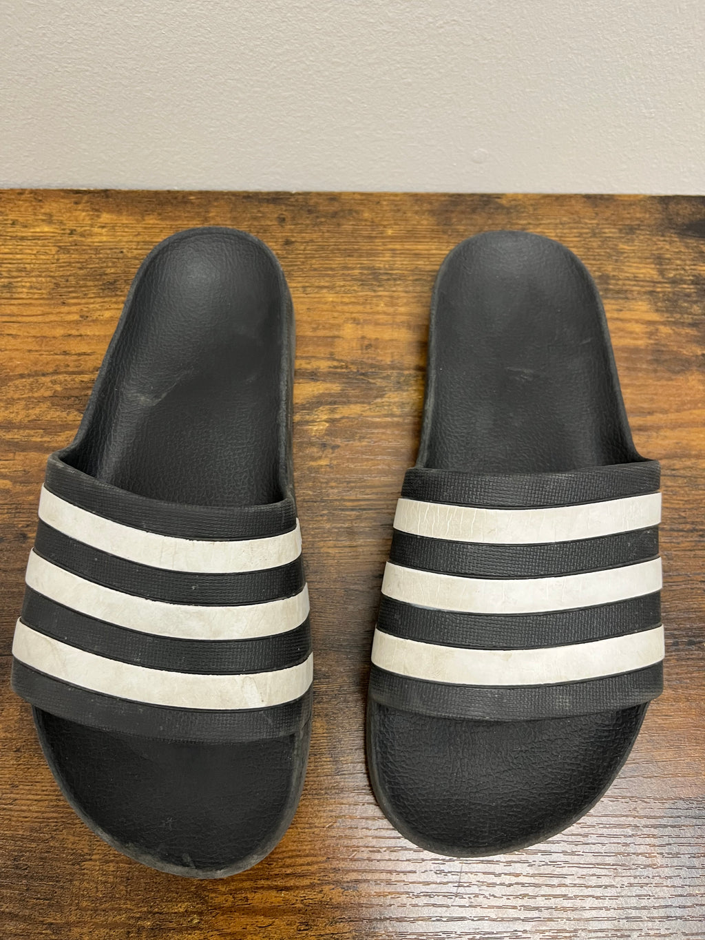 Used Men’s Black Slides