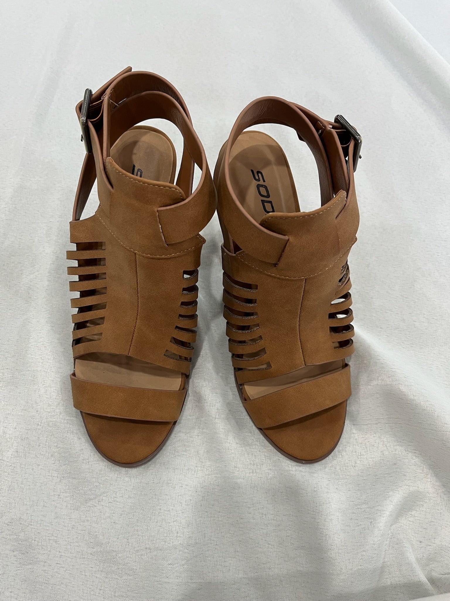 Women’s Tan Heels