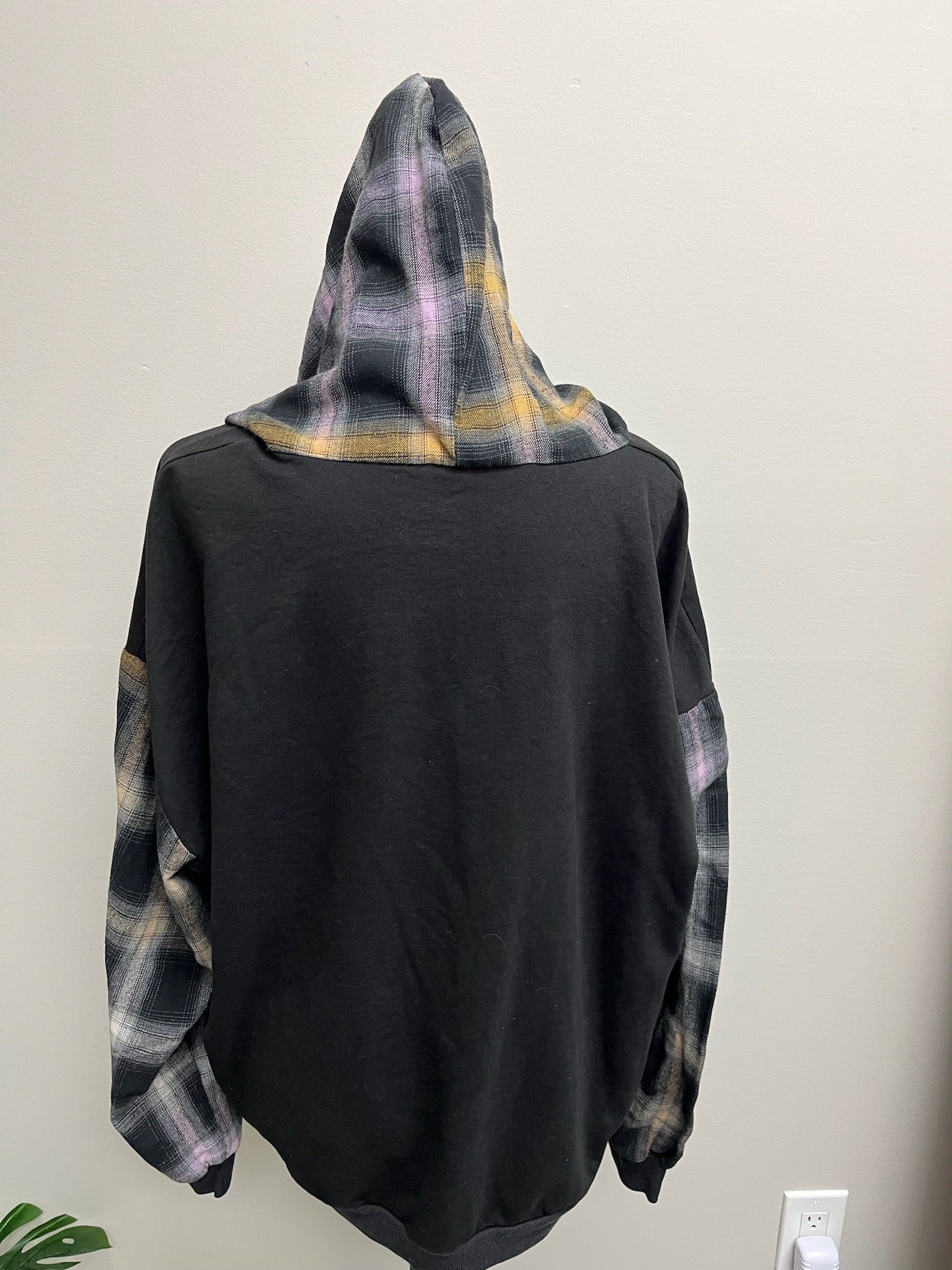 Used Women’s Black Hoodie
