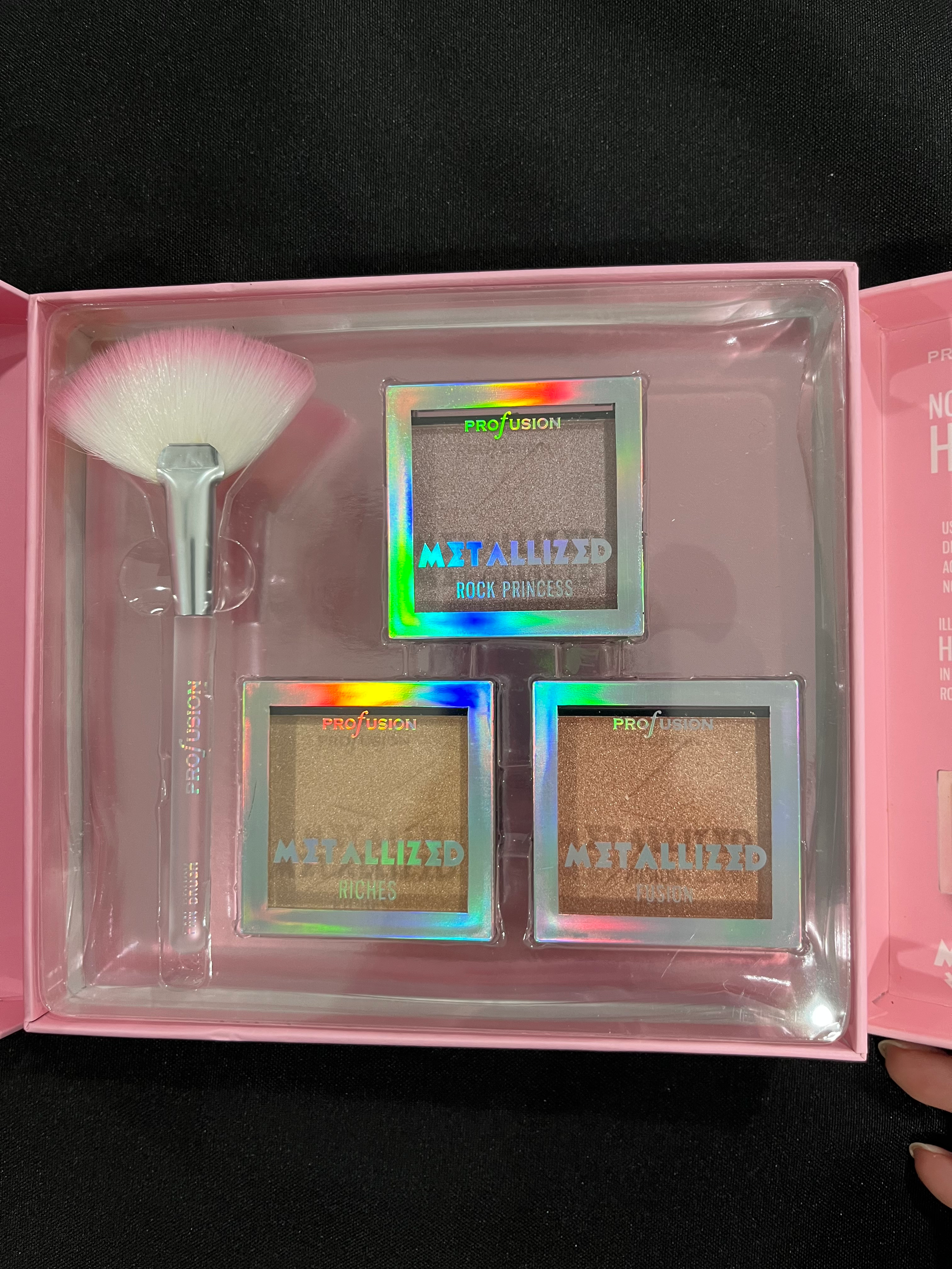 4 Piece Highlight Makeup Set  image 3