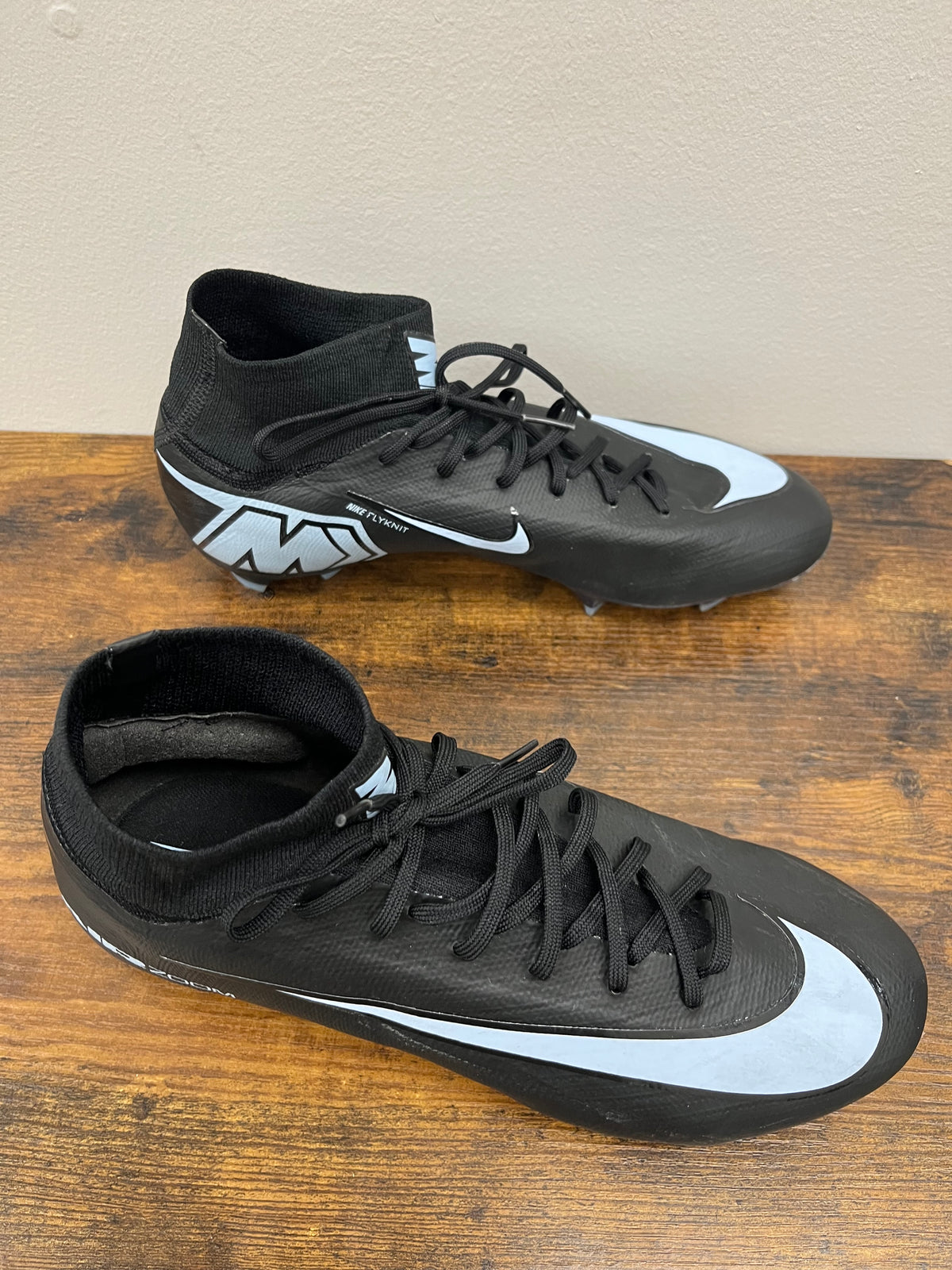 Used Men’s Black Cleats