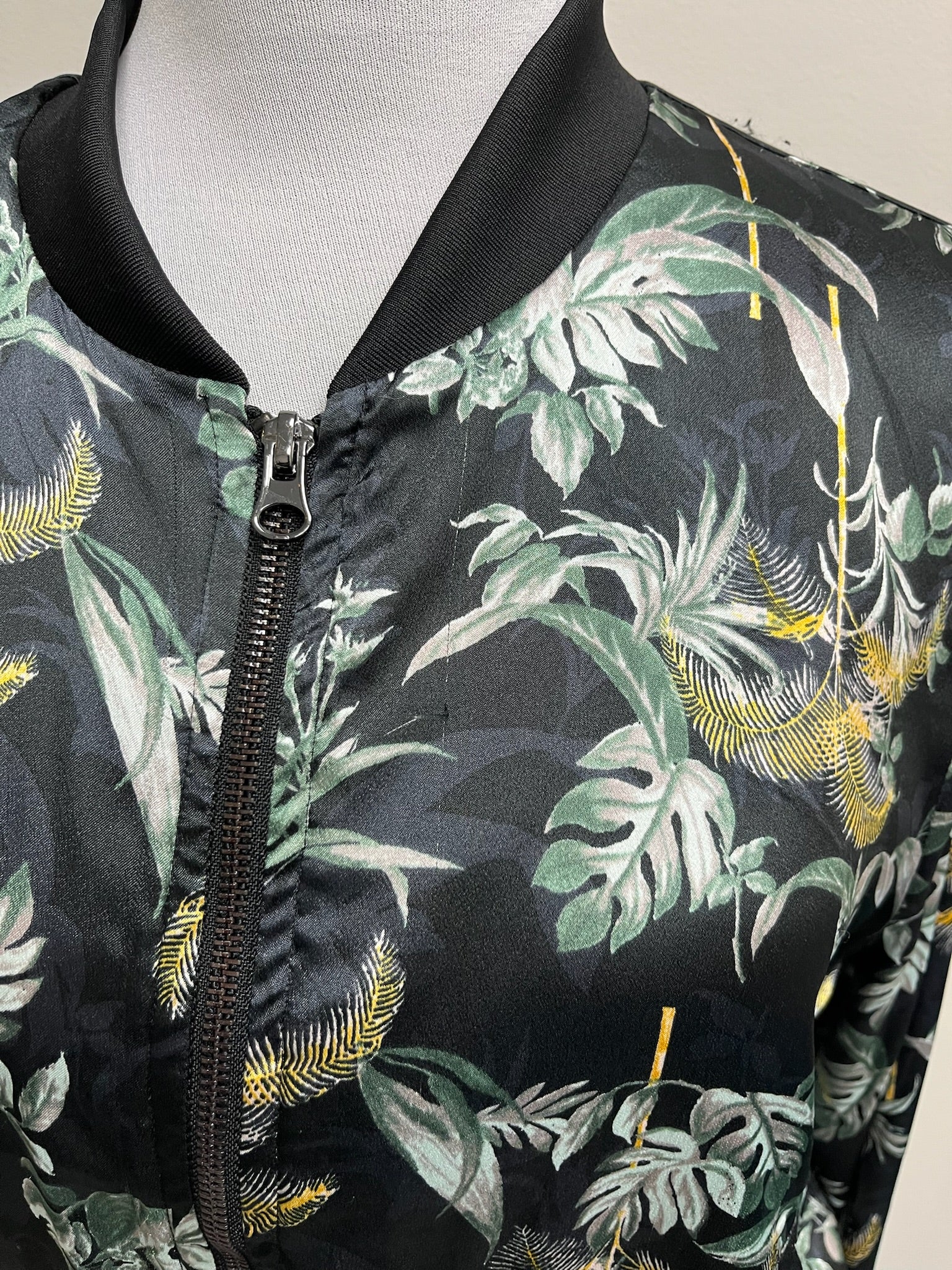 Used Women’s Zip Up Jacket