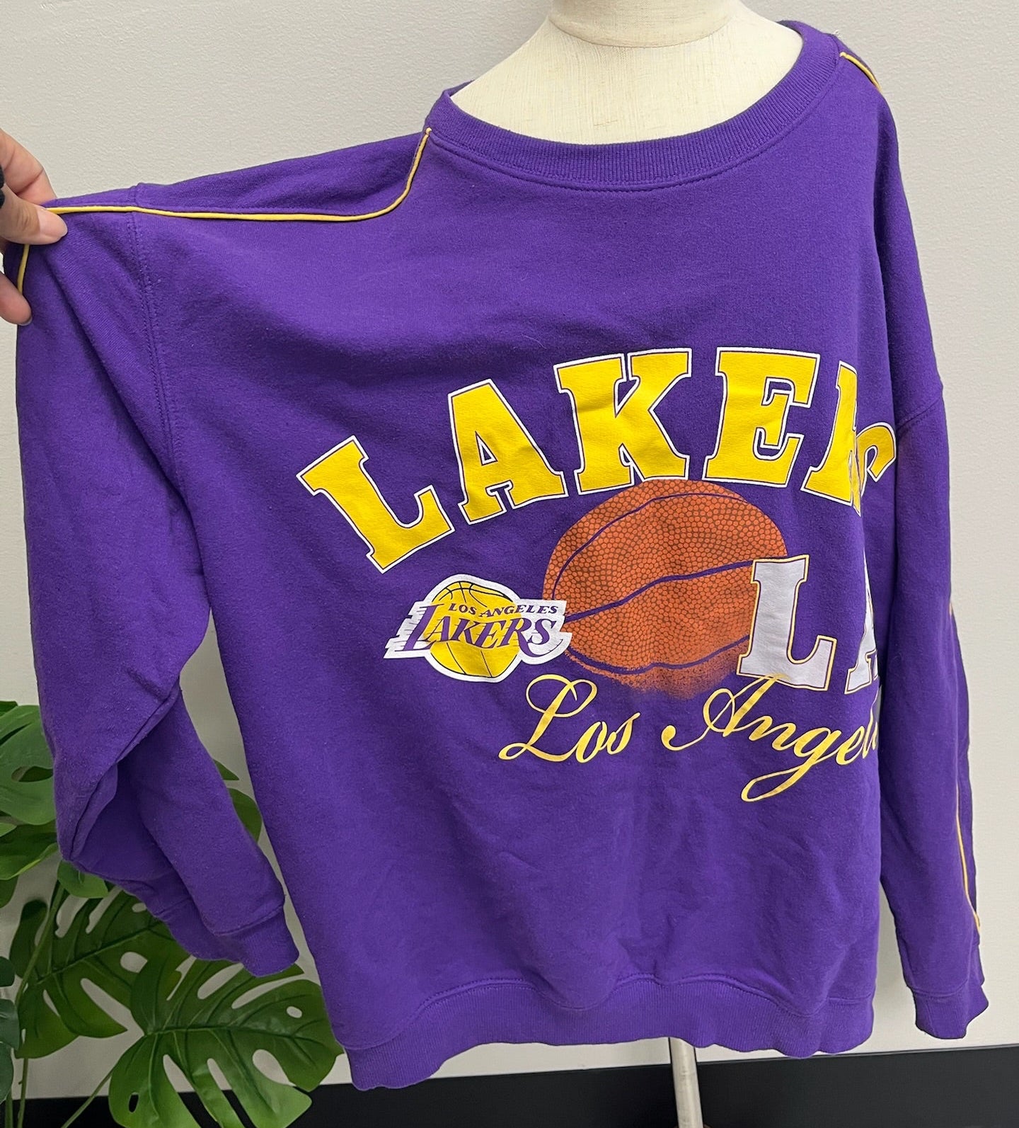 Used Unisex Children’s Purple Lakers Sweater