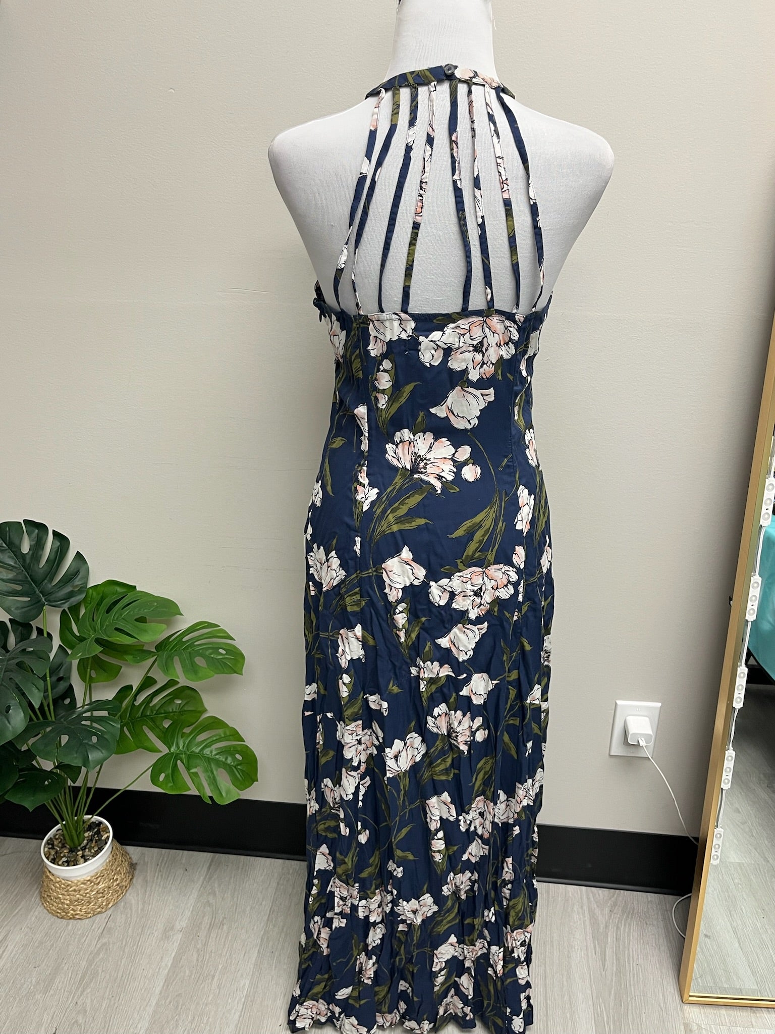 Used Women’s Blue Floral Dress