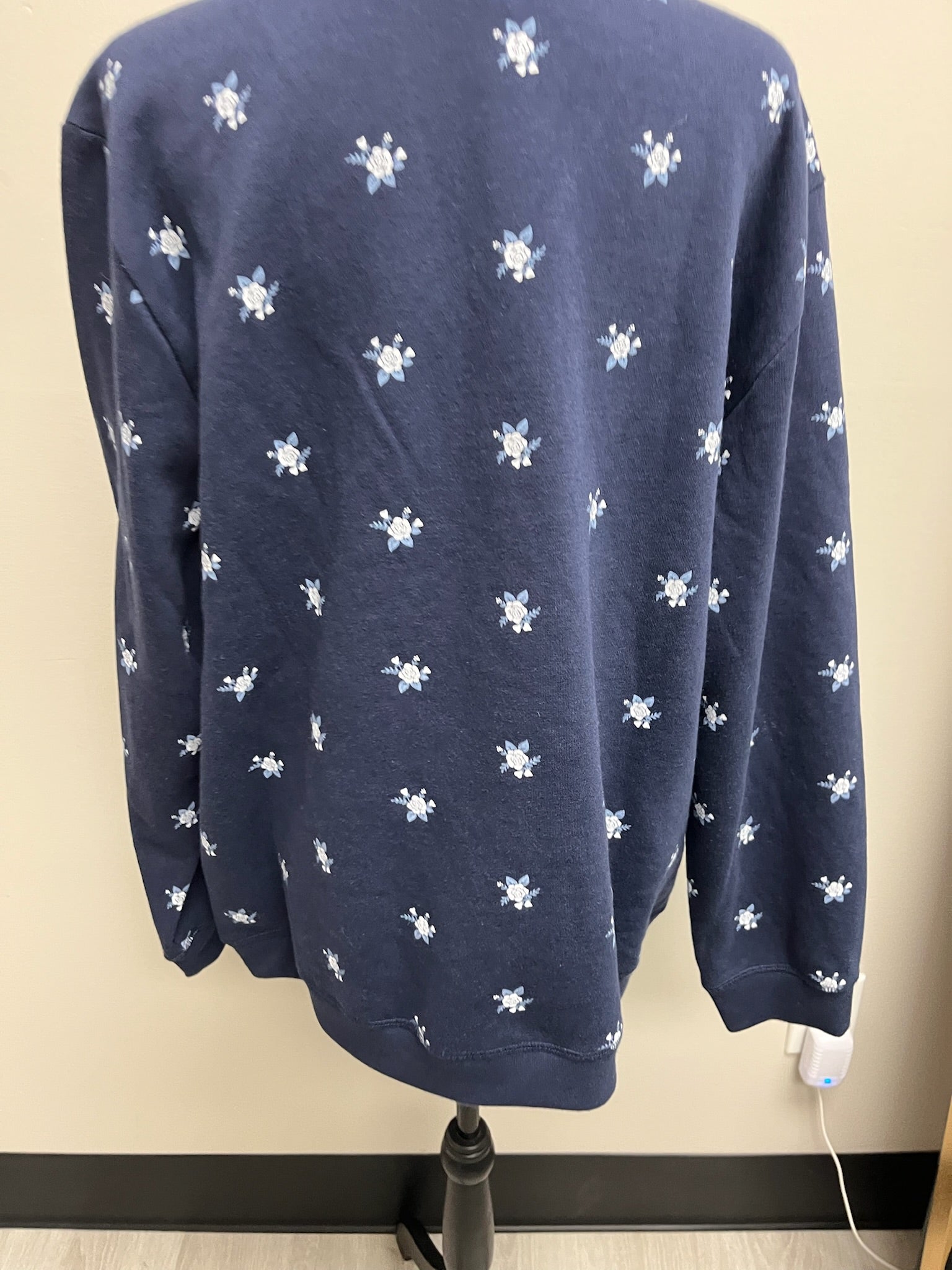 New Women’s Blue Floral Crewneck Sweater