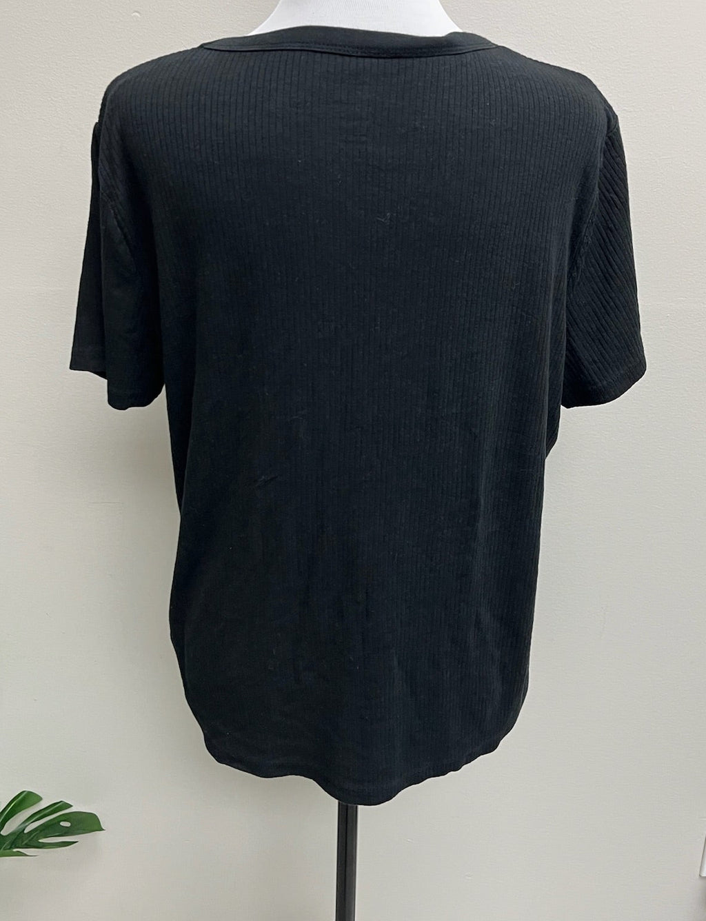 Used Women’s Black Shirt