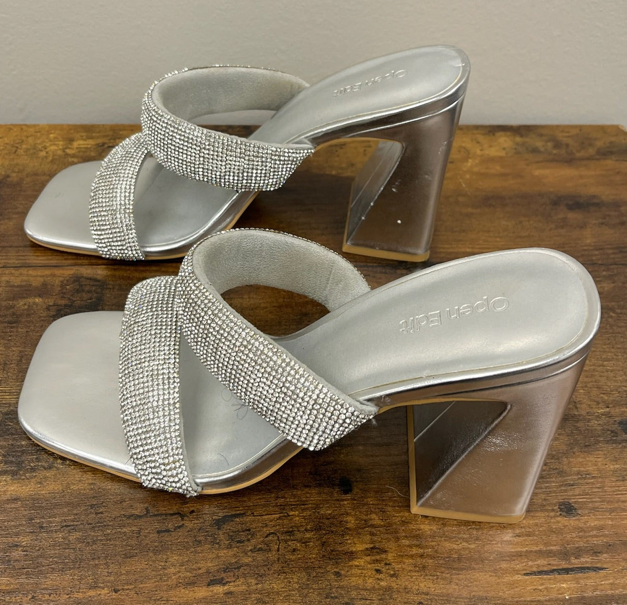 Used Women’s Silver Heels