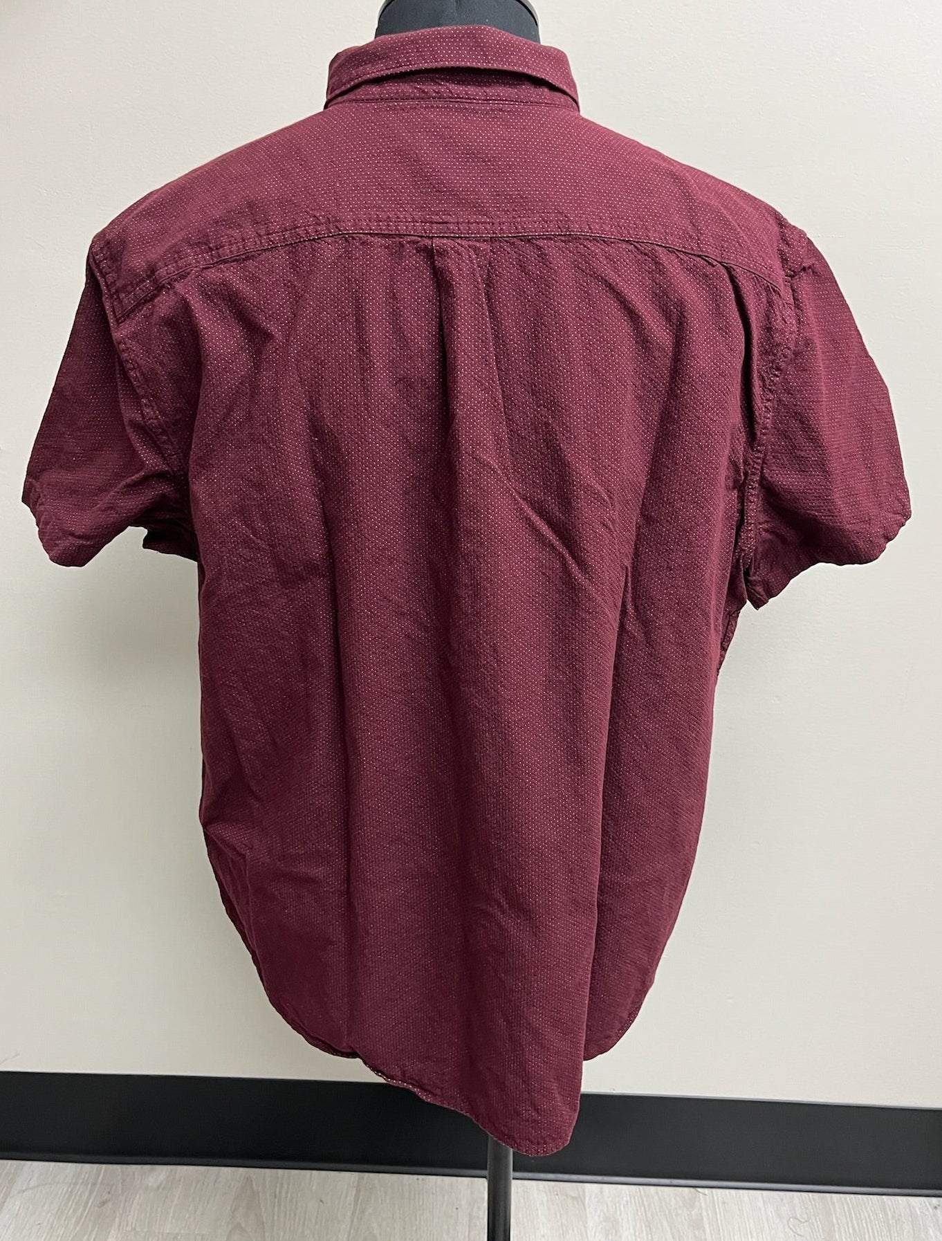Used Men’s Burgundy Button Up Shirt