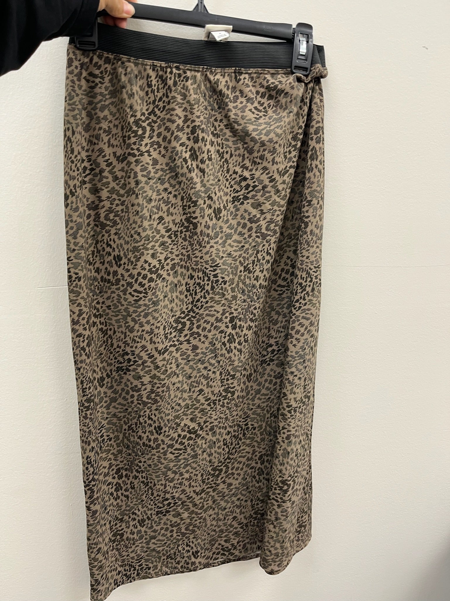 Used Women’s Leopard Skirt