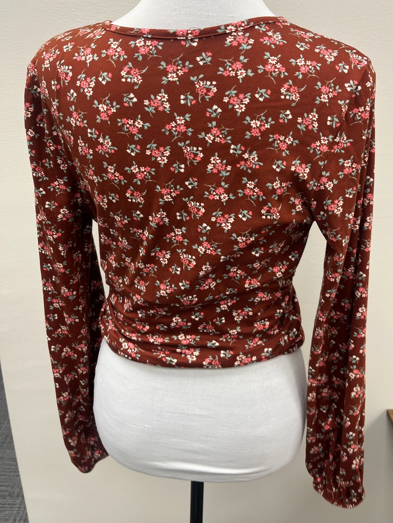 Used Women’s Brown Floral Crop Long Sleeve Shirt