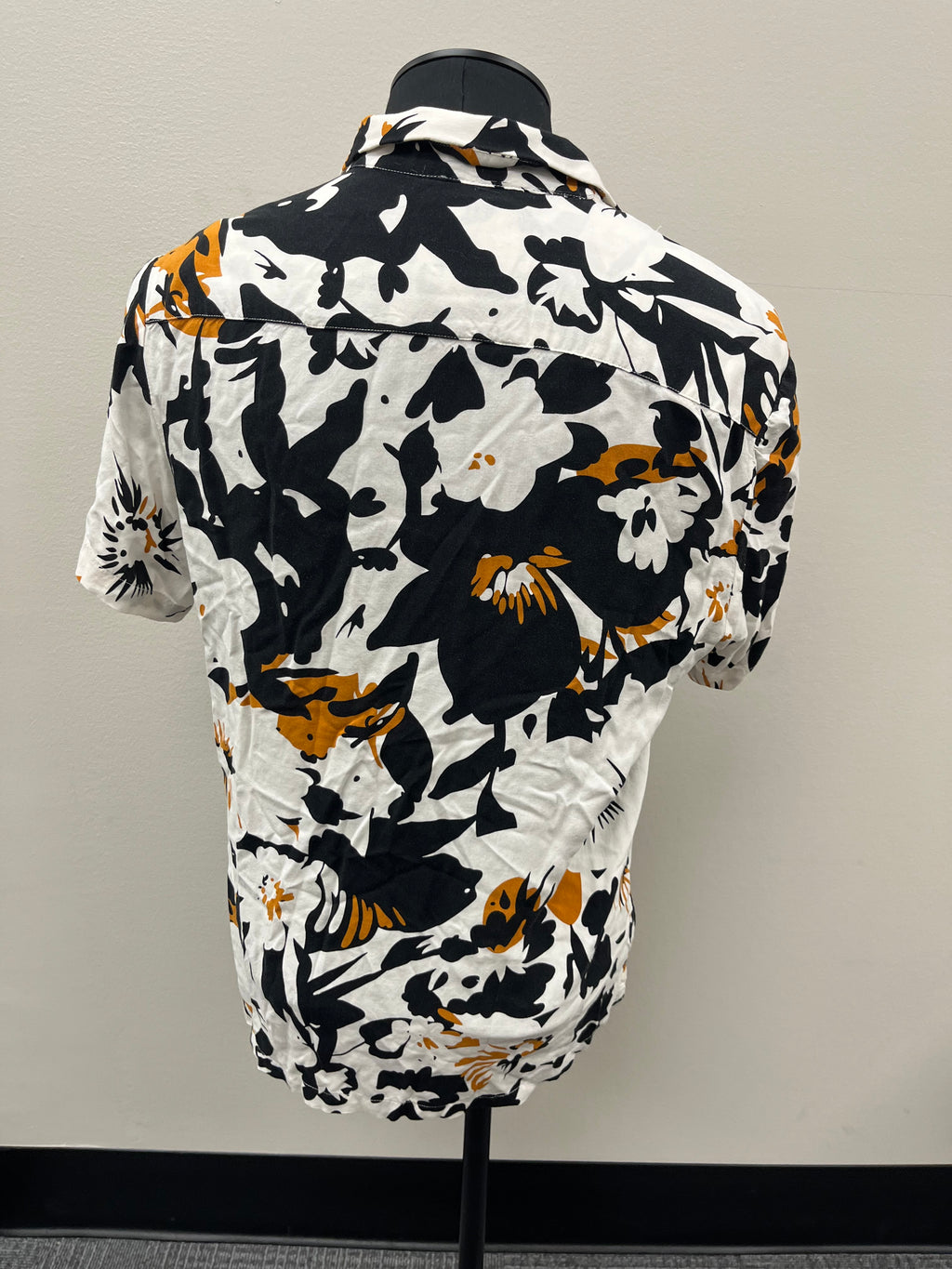 Used Men’s Button up Shirt