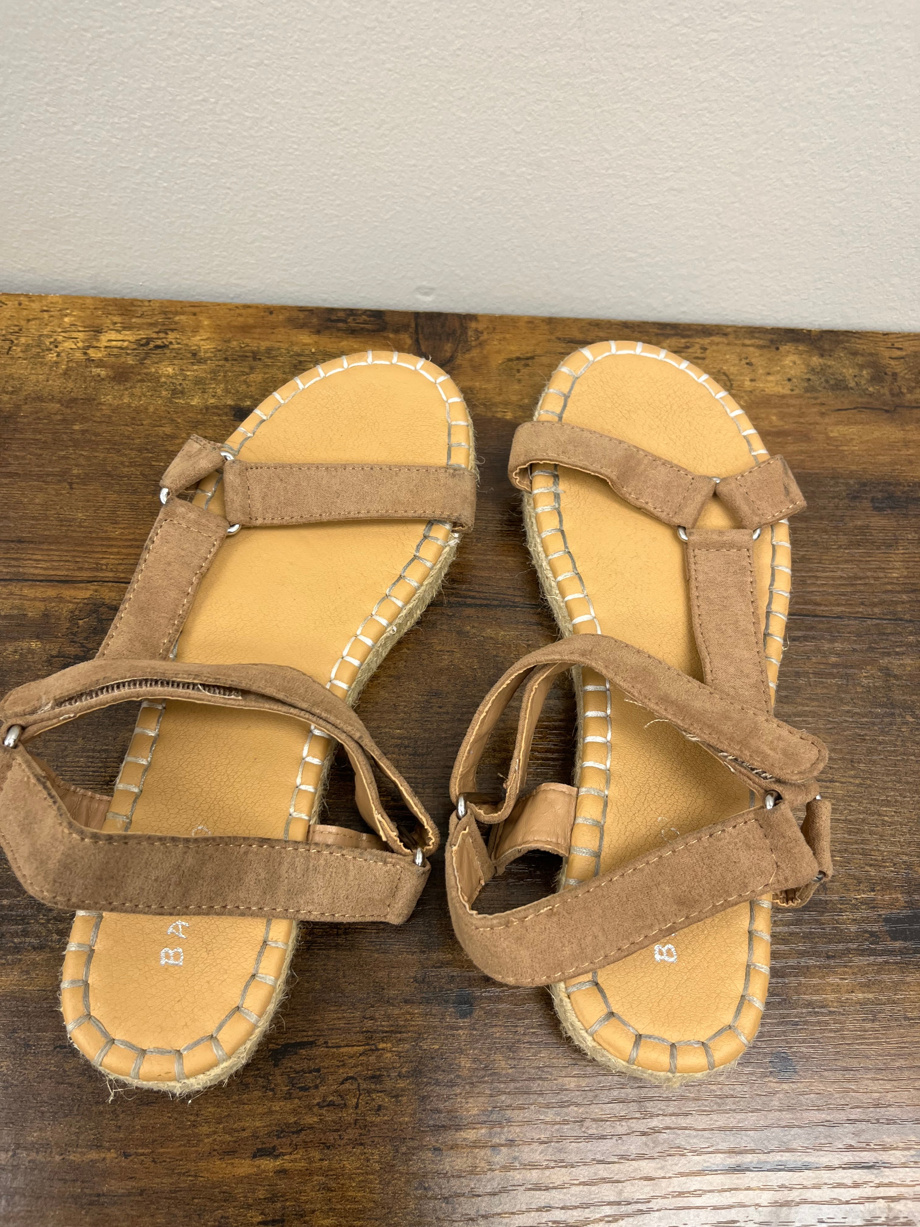 Used Women’s Tan Sandals