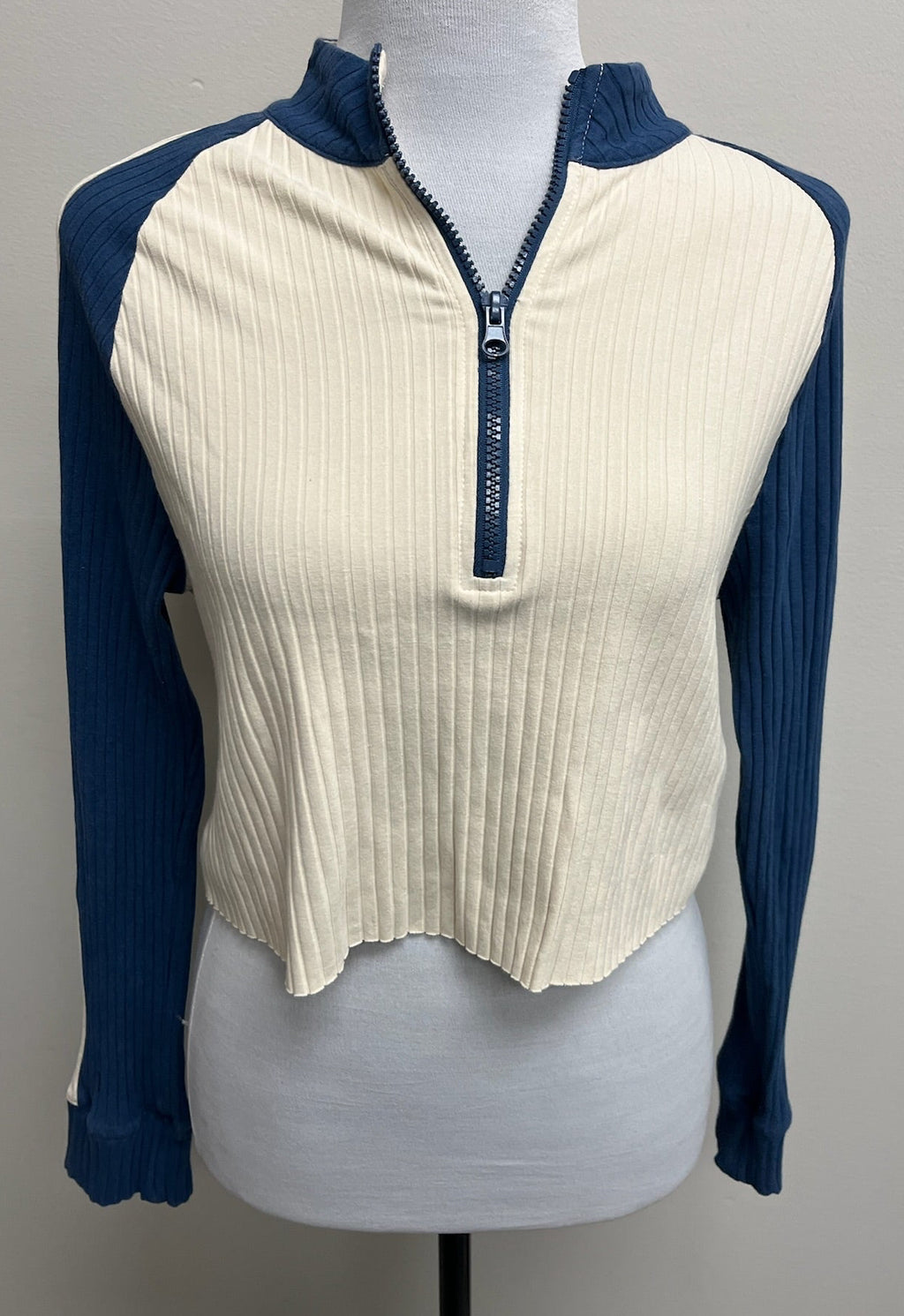 New Women’s Crop Athletic Sweater Shirt