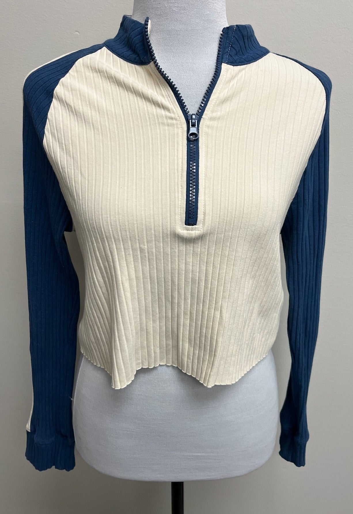 New Women’s Crop Athletic Sweater Shirt