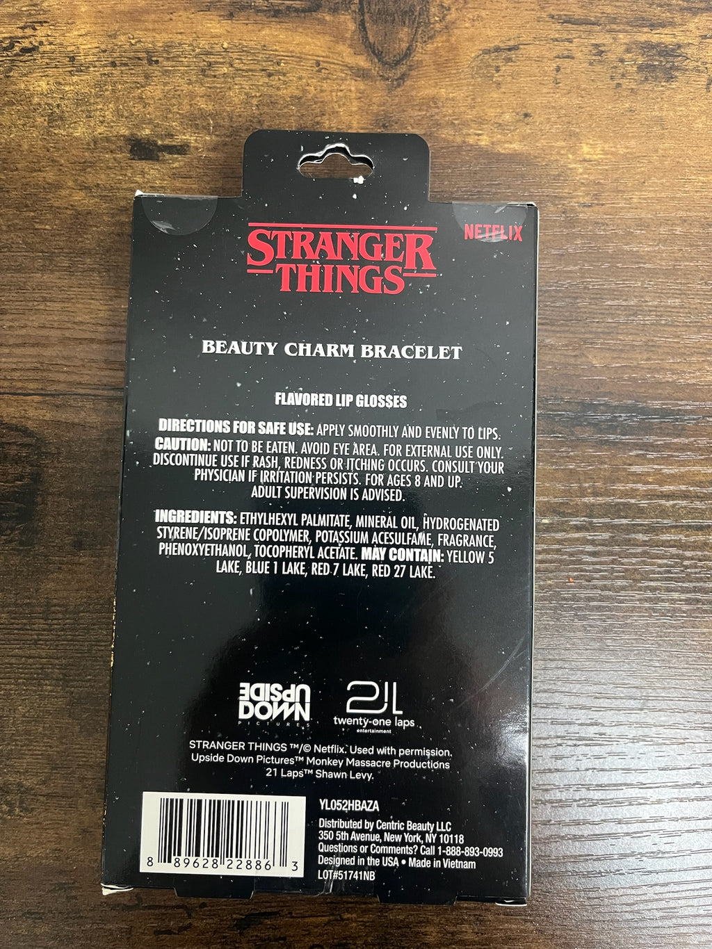 New Stranger Things Beauty Charm Bracelet + 3 Flavored Lipglosses