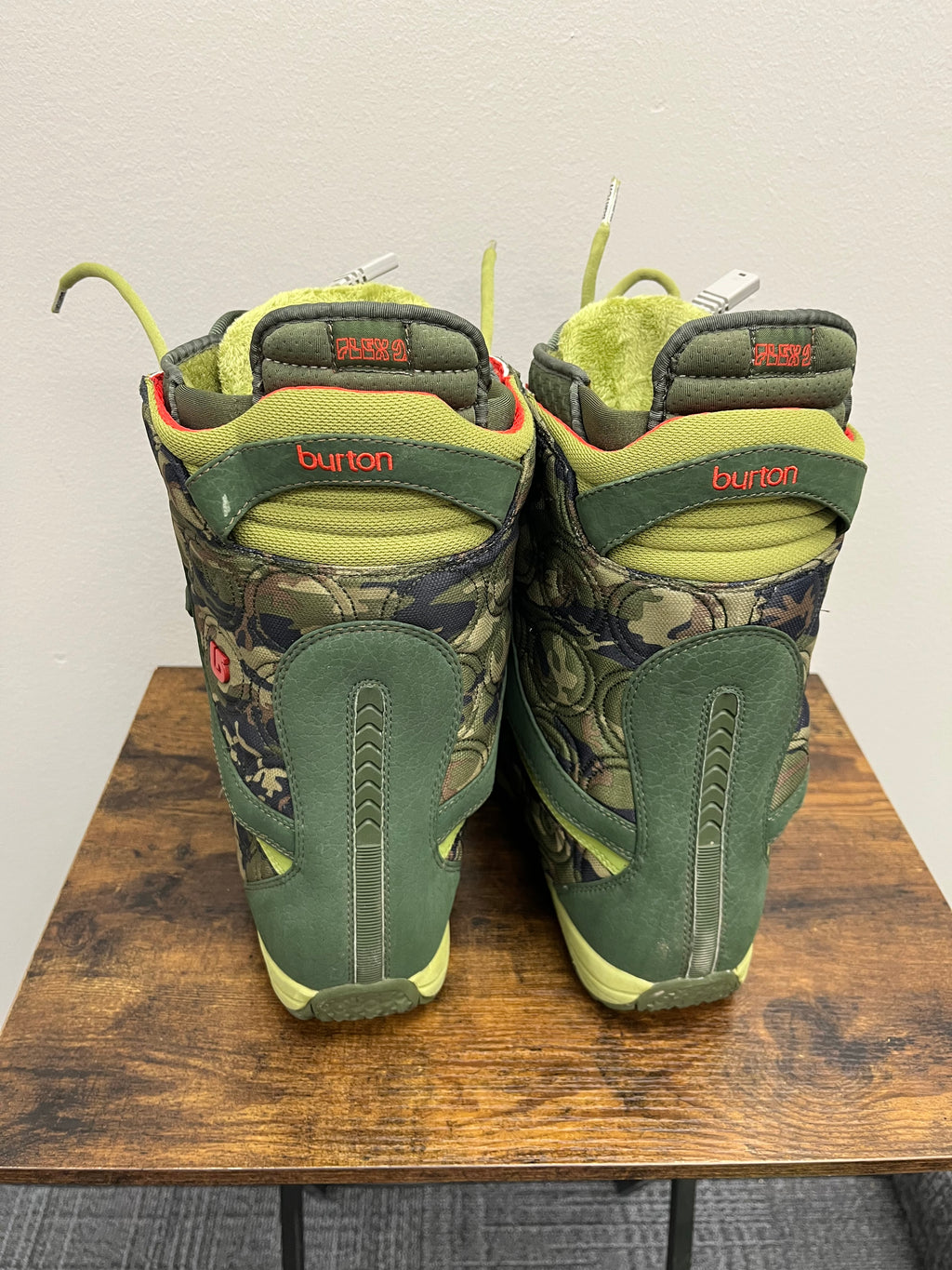 Used Women’s Green Snow boots