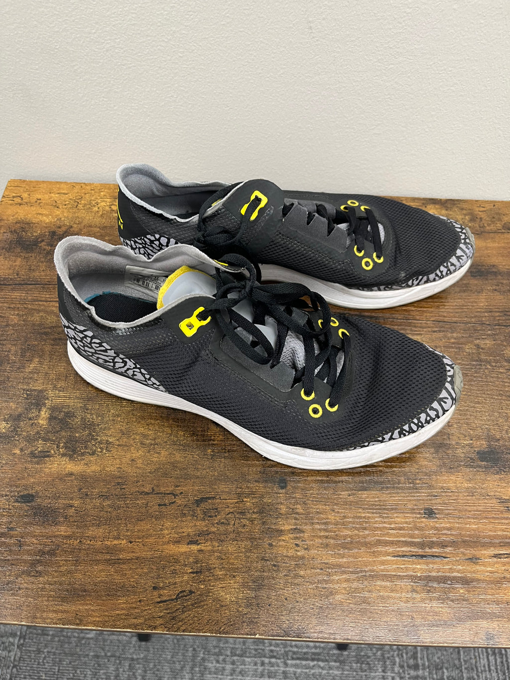 Used Men’s Jordan Racerback Sneakers