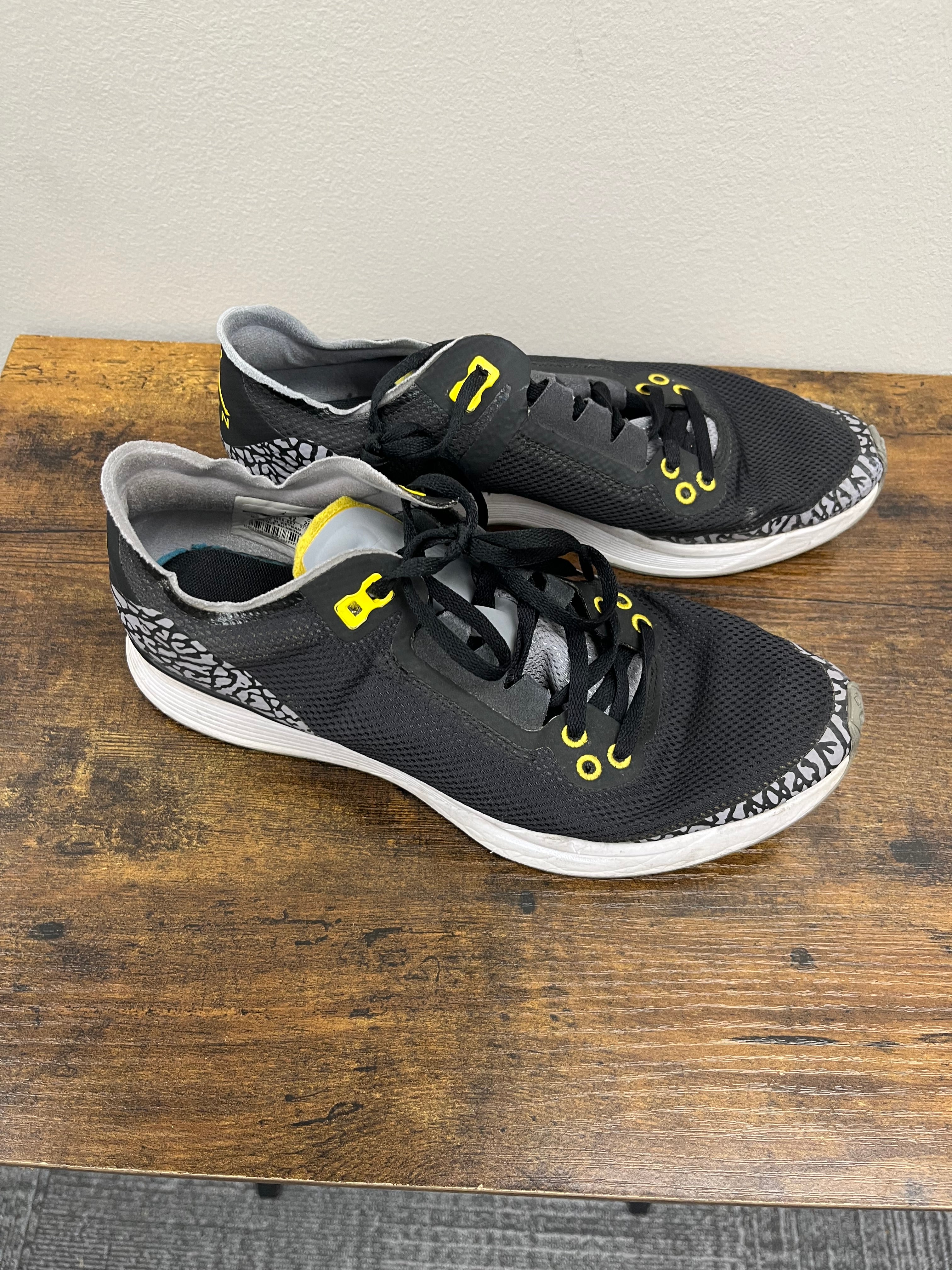 Used Men’s Jordan Racerback Sneakers