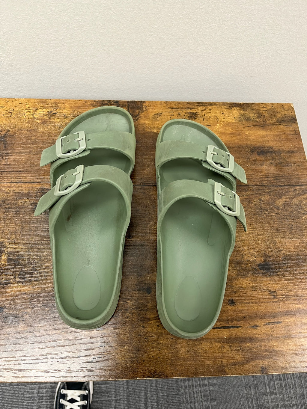 Used Women’s Green Sandals