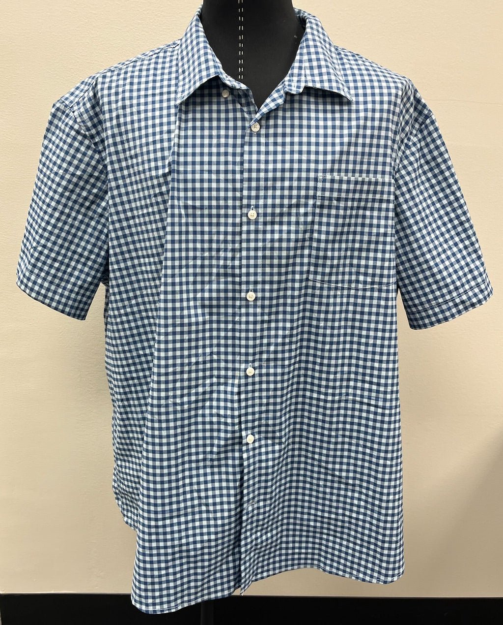 Used Men’s Blue Checkered Button Up Shirt