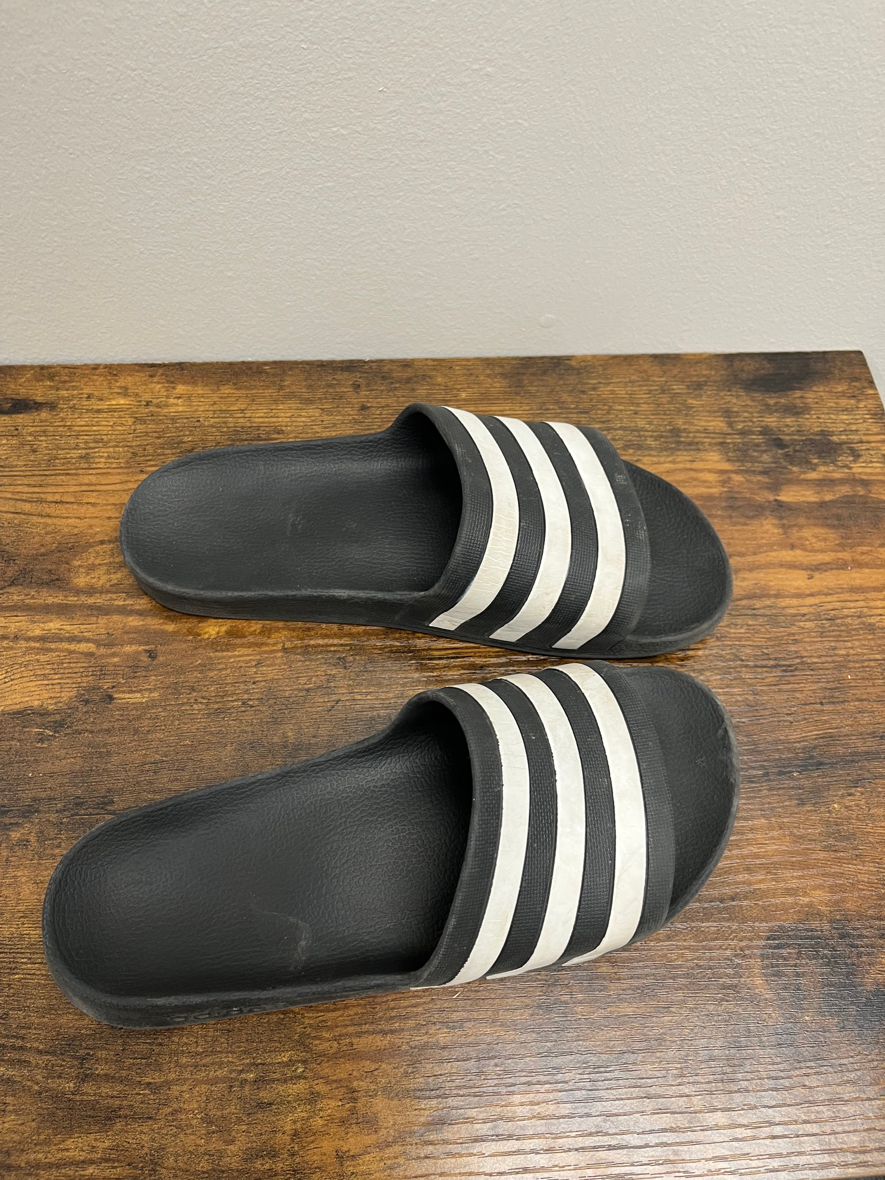 Used Men’s Black Slides