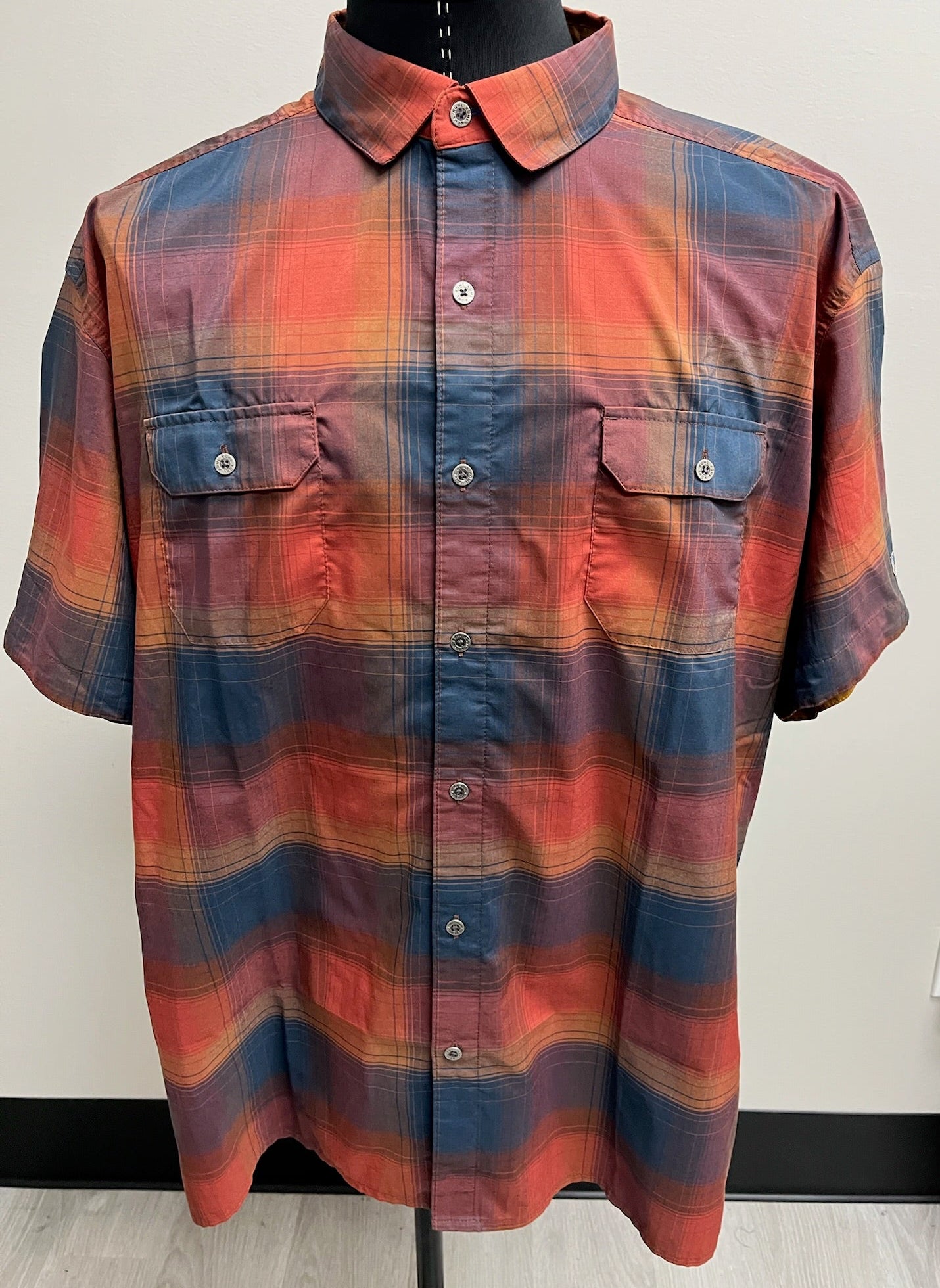 Used Men’s Orange Flannel Button Up Shirt