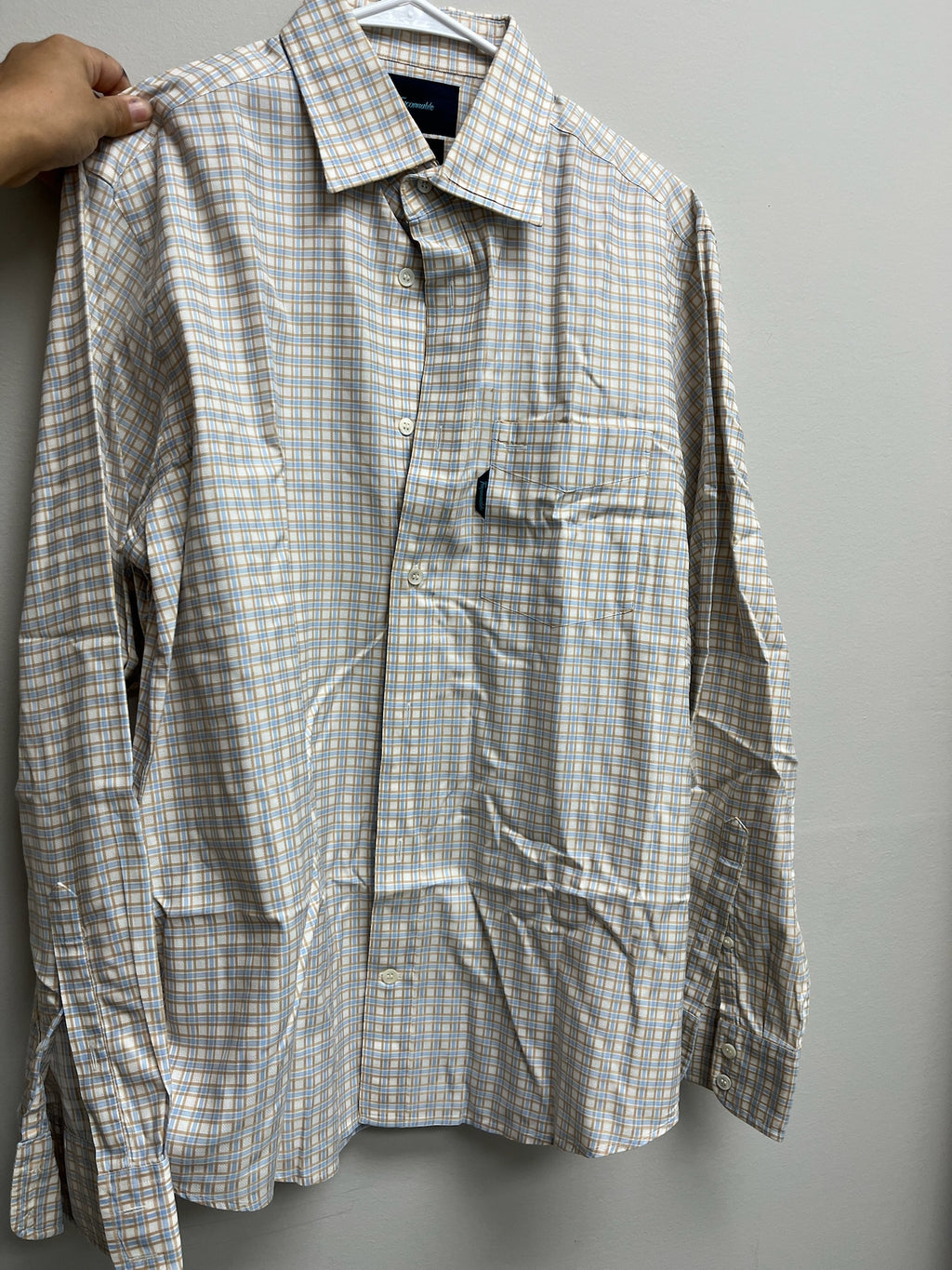 Used Men’s Checkered Long Sleeve Button Up Shirt