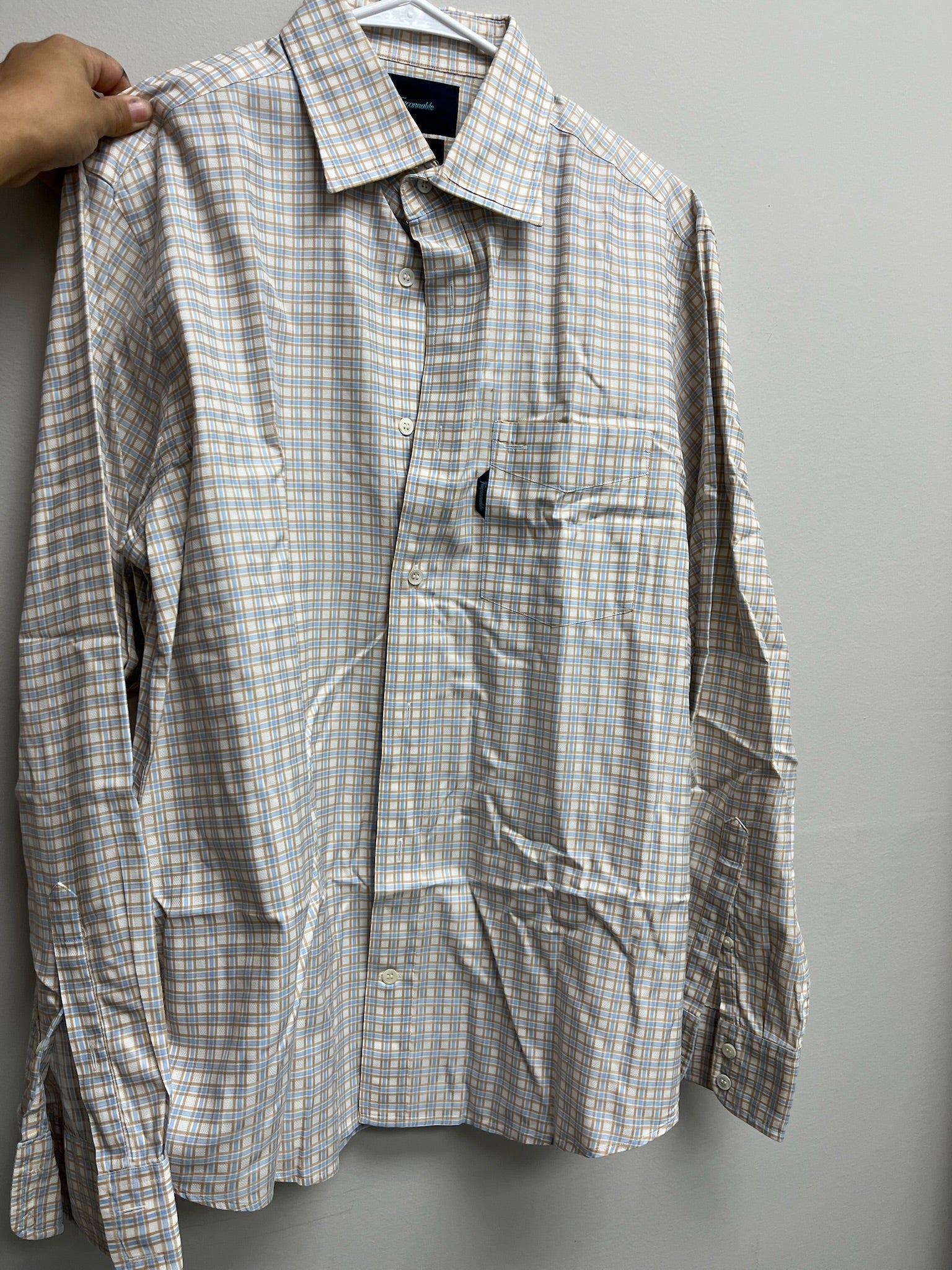 Used Men’s Checkered Long Sleeve Button Up Shirt