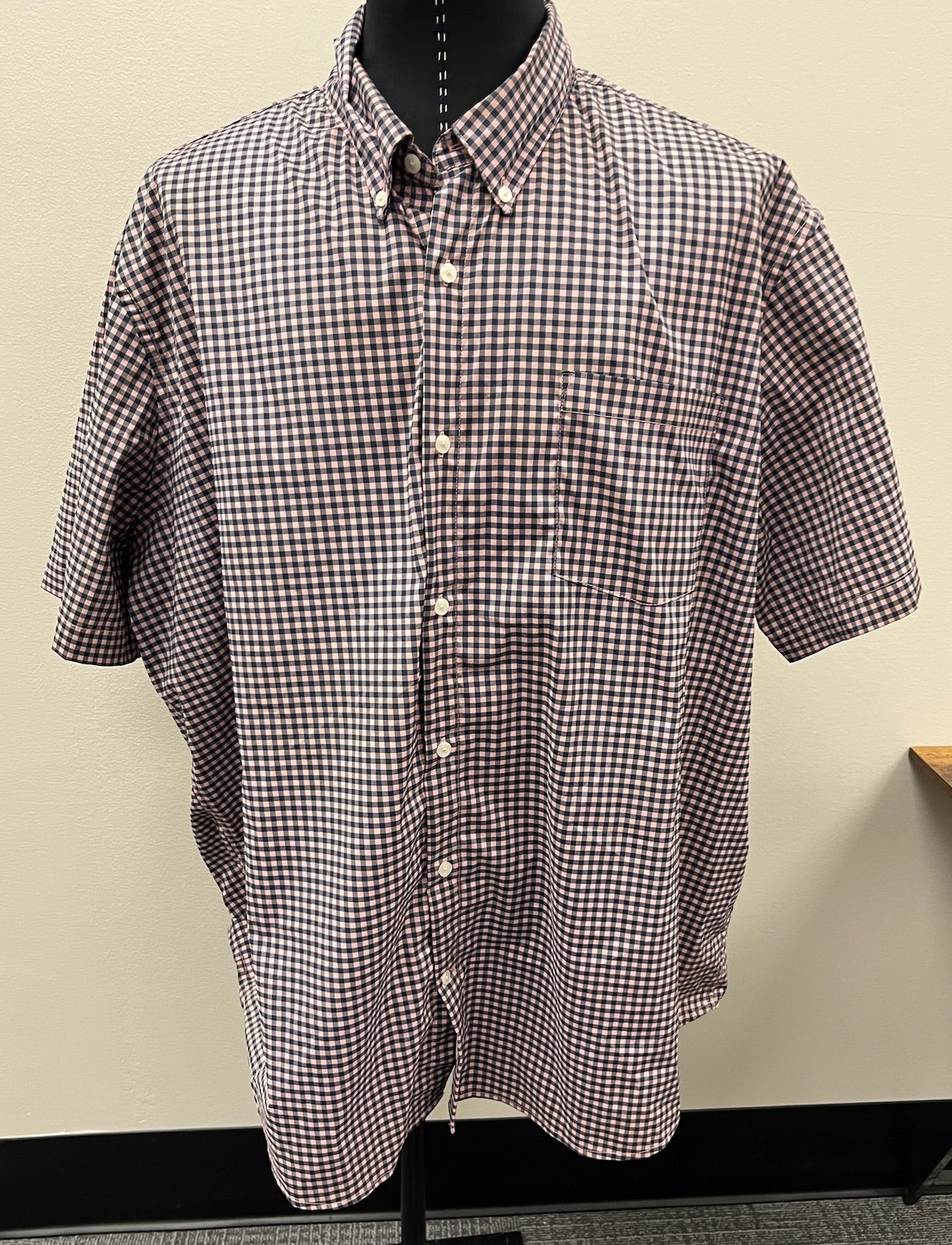 Used Men’s Checkered Button Up Shirt