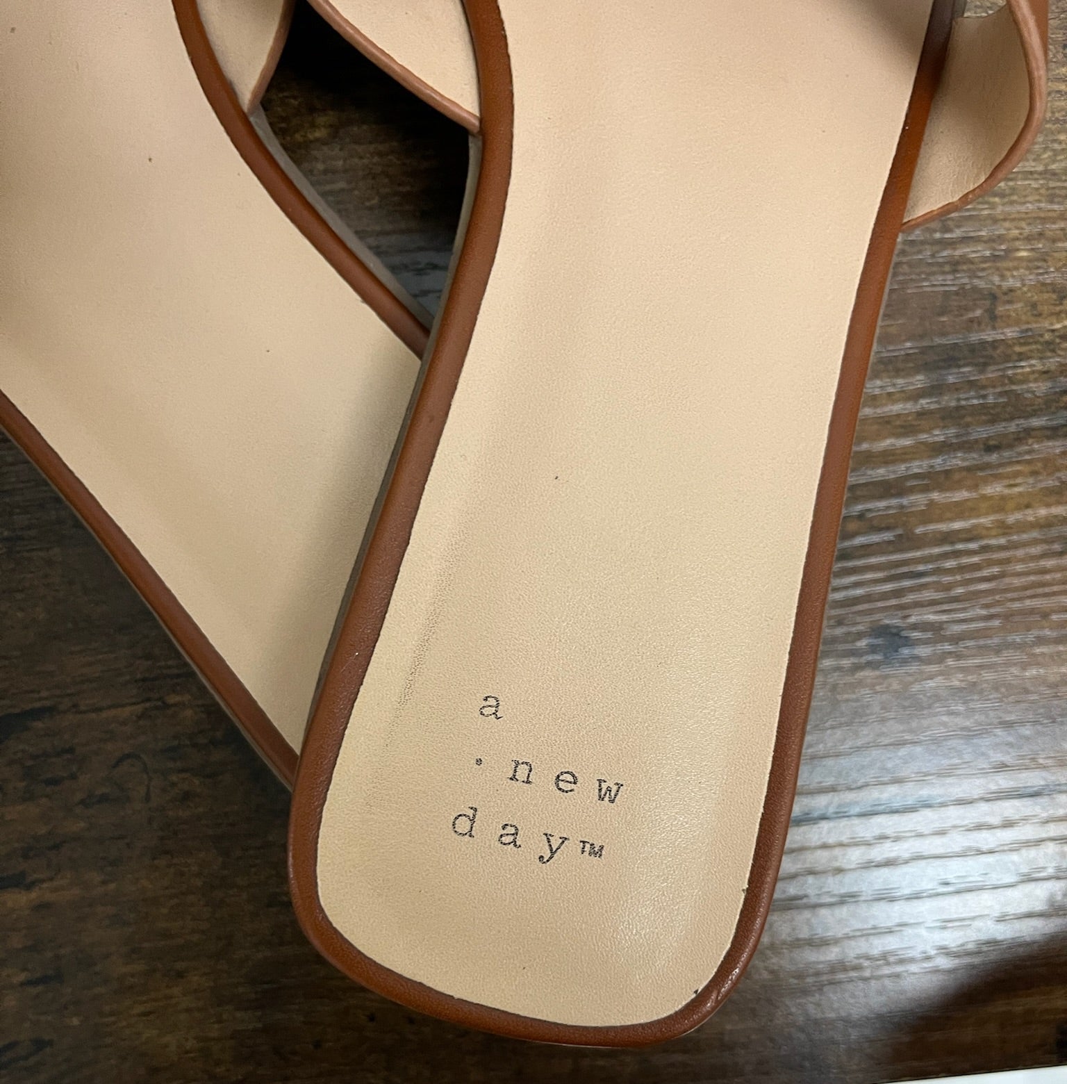 Used Women’s Tan Sandals