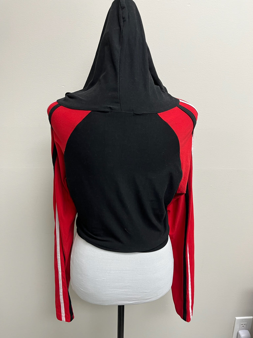 Used Women’s Black & Red Crop Hoodie