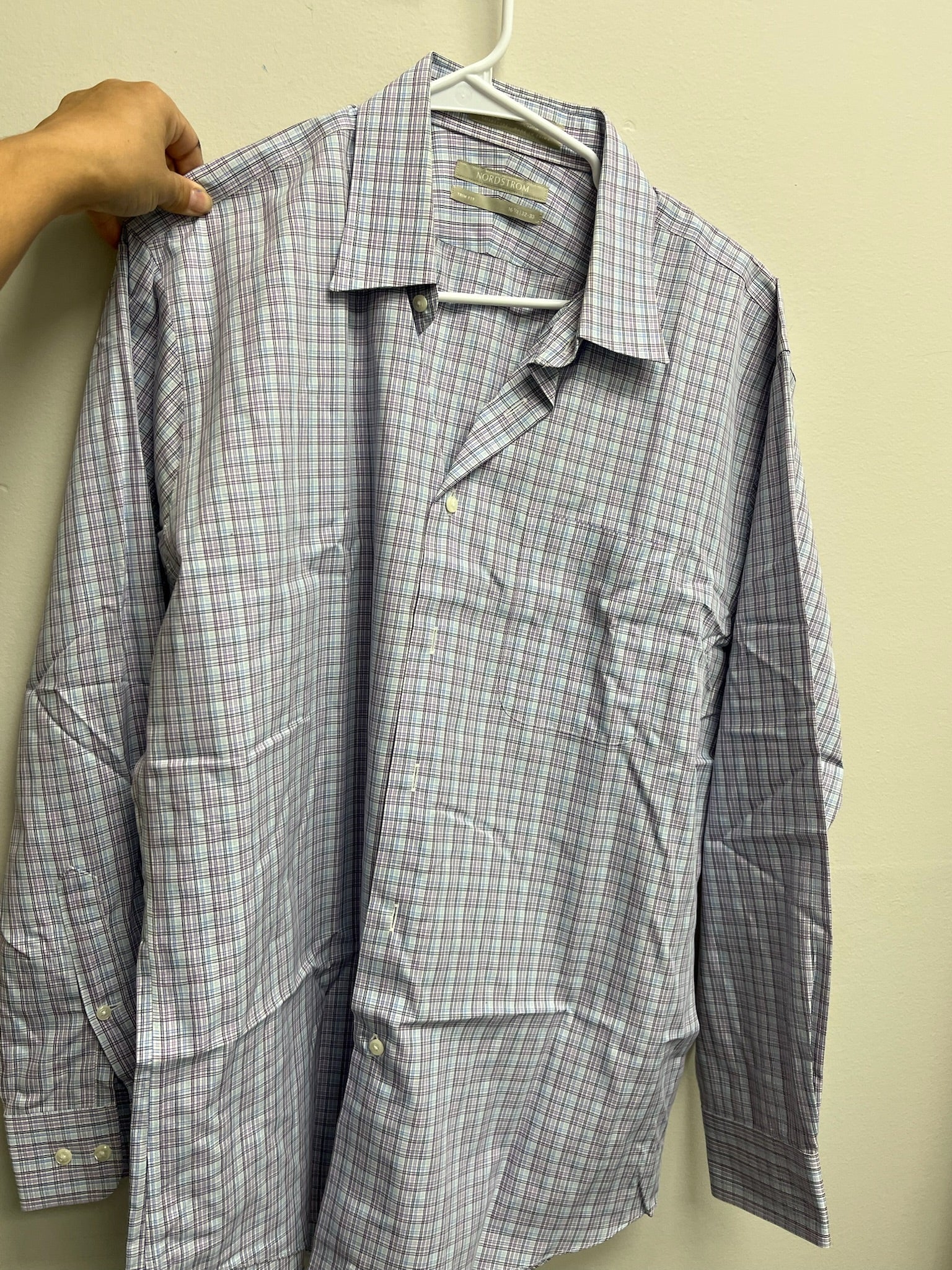 Used Men’s Checkered Long Sleeve Button Up Shirt