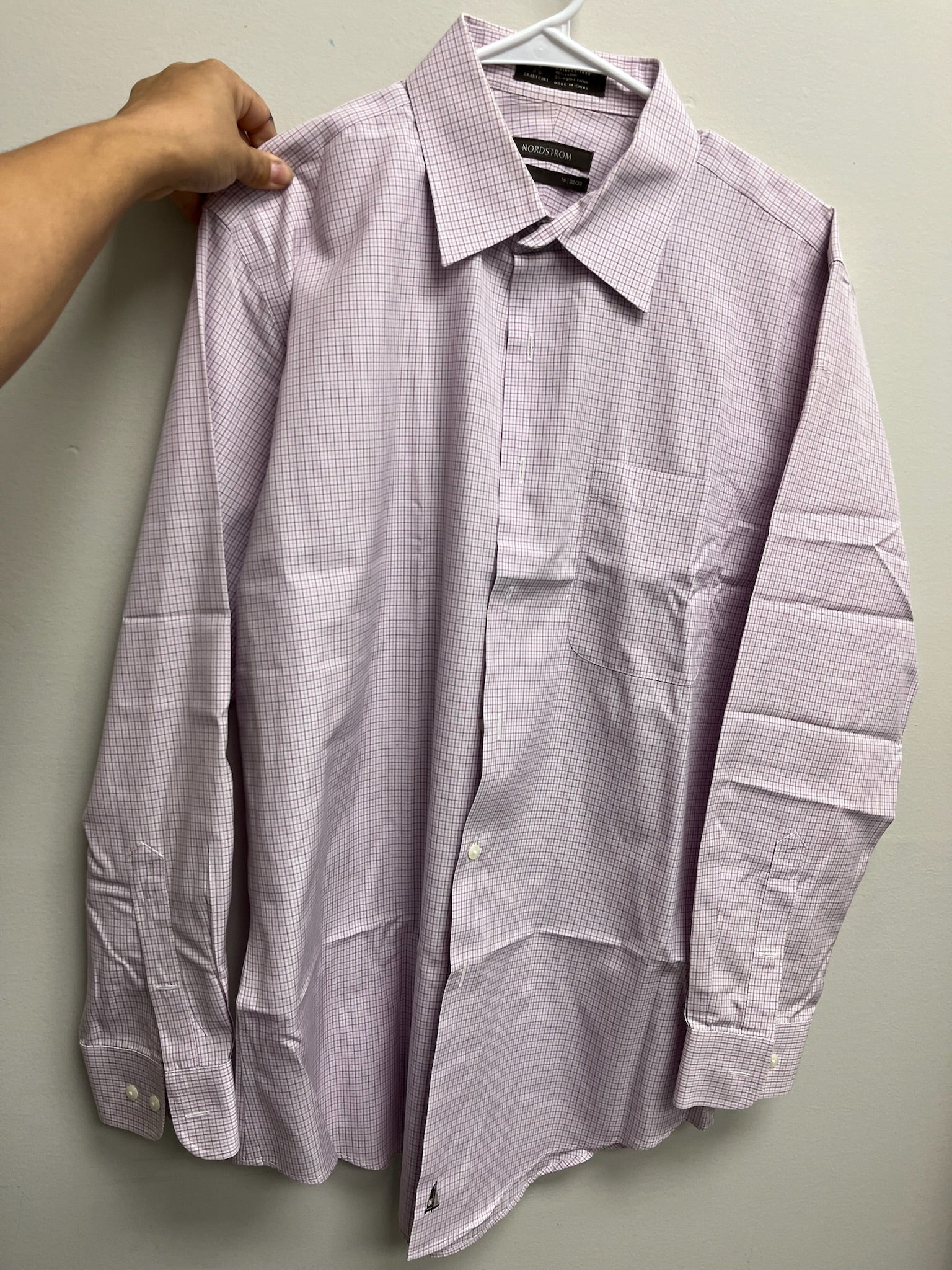 Used Men’s Checkered Long Sleeve Button Up Shirt