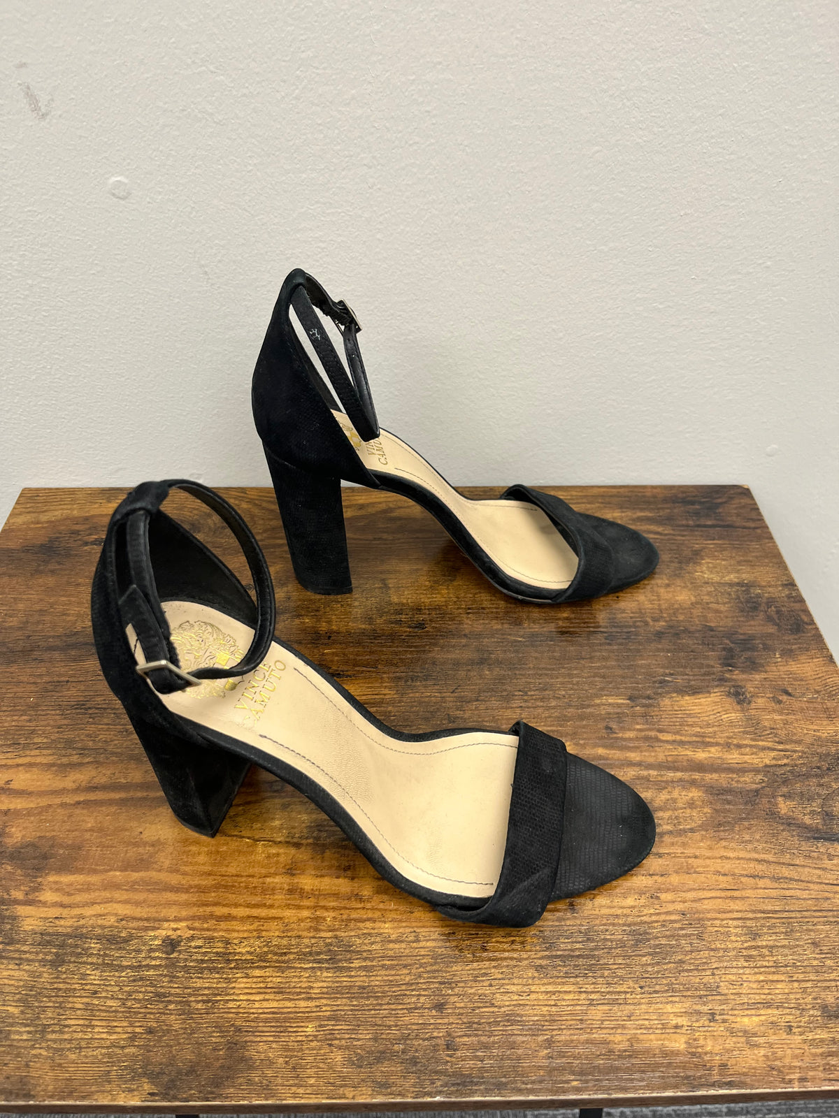 Used women’s black Heels