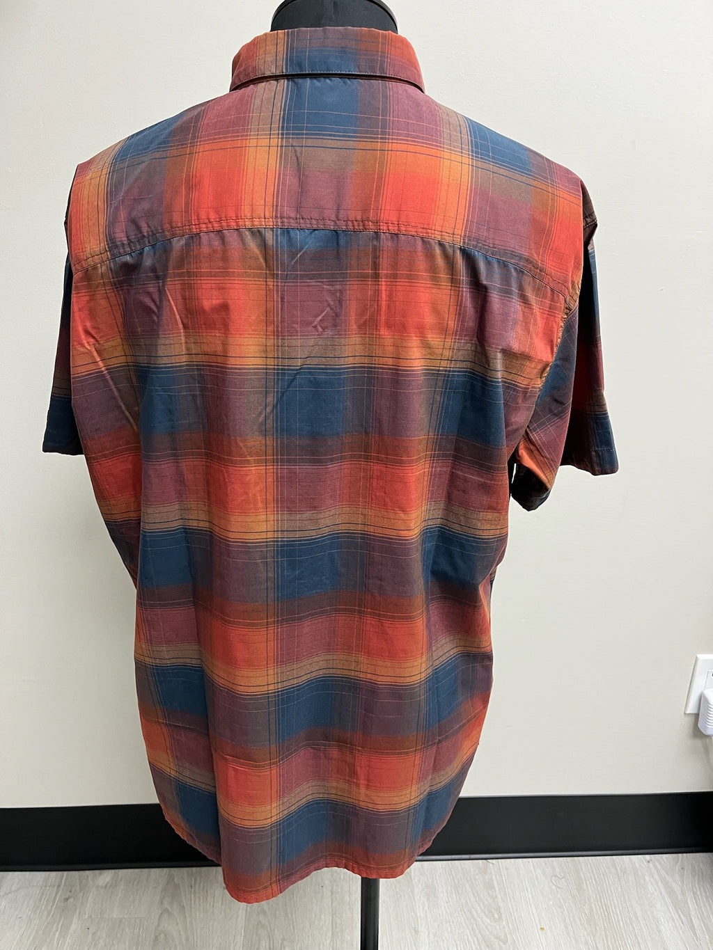 Used Men’s Orange Flannel Button Up Shirt
