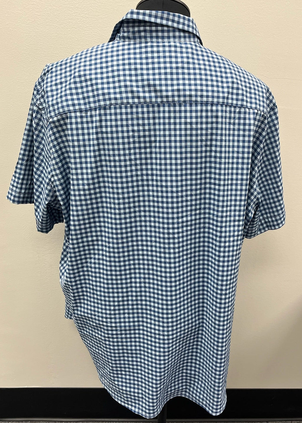 Used Men’s Blue Checkered Button Up Shirt