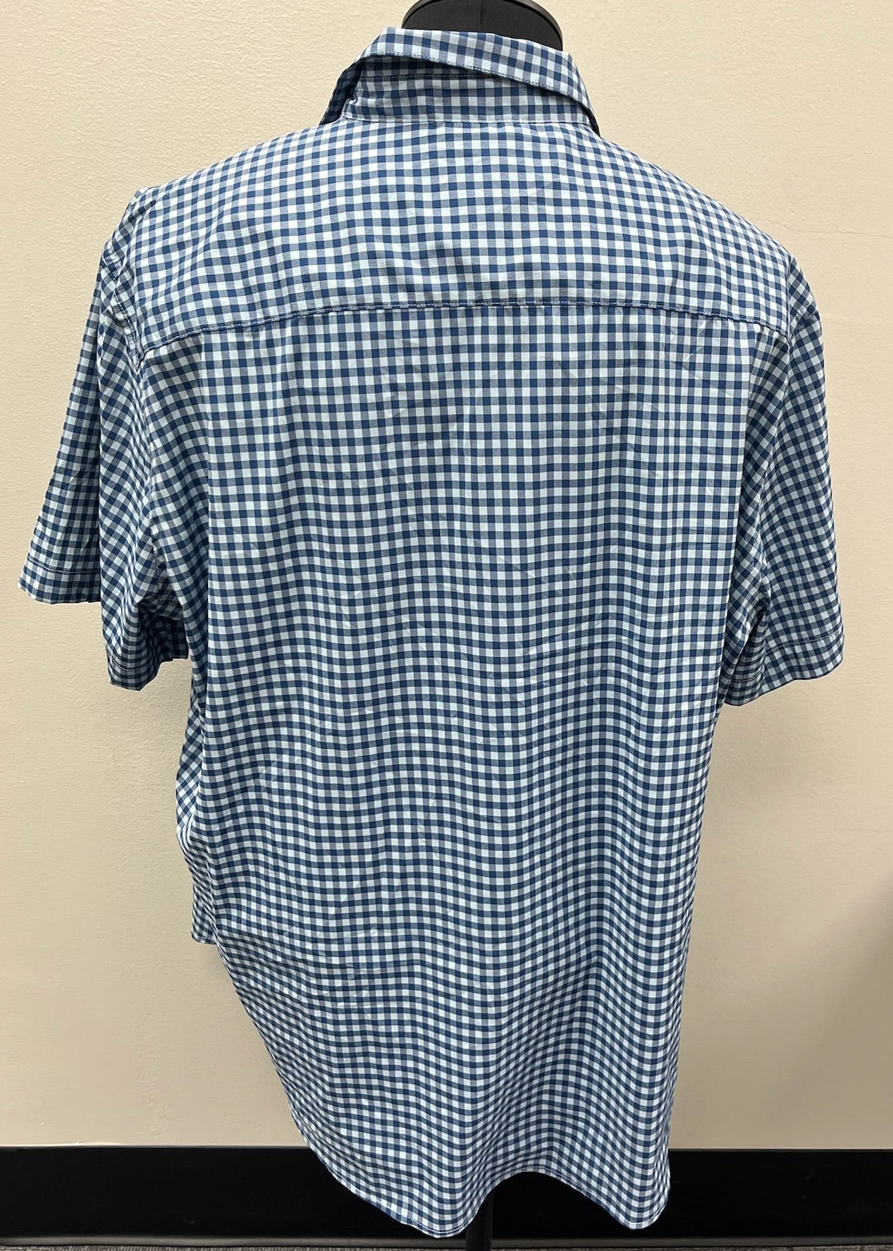 Used Men’s Blue Checkered Button Up Shirt