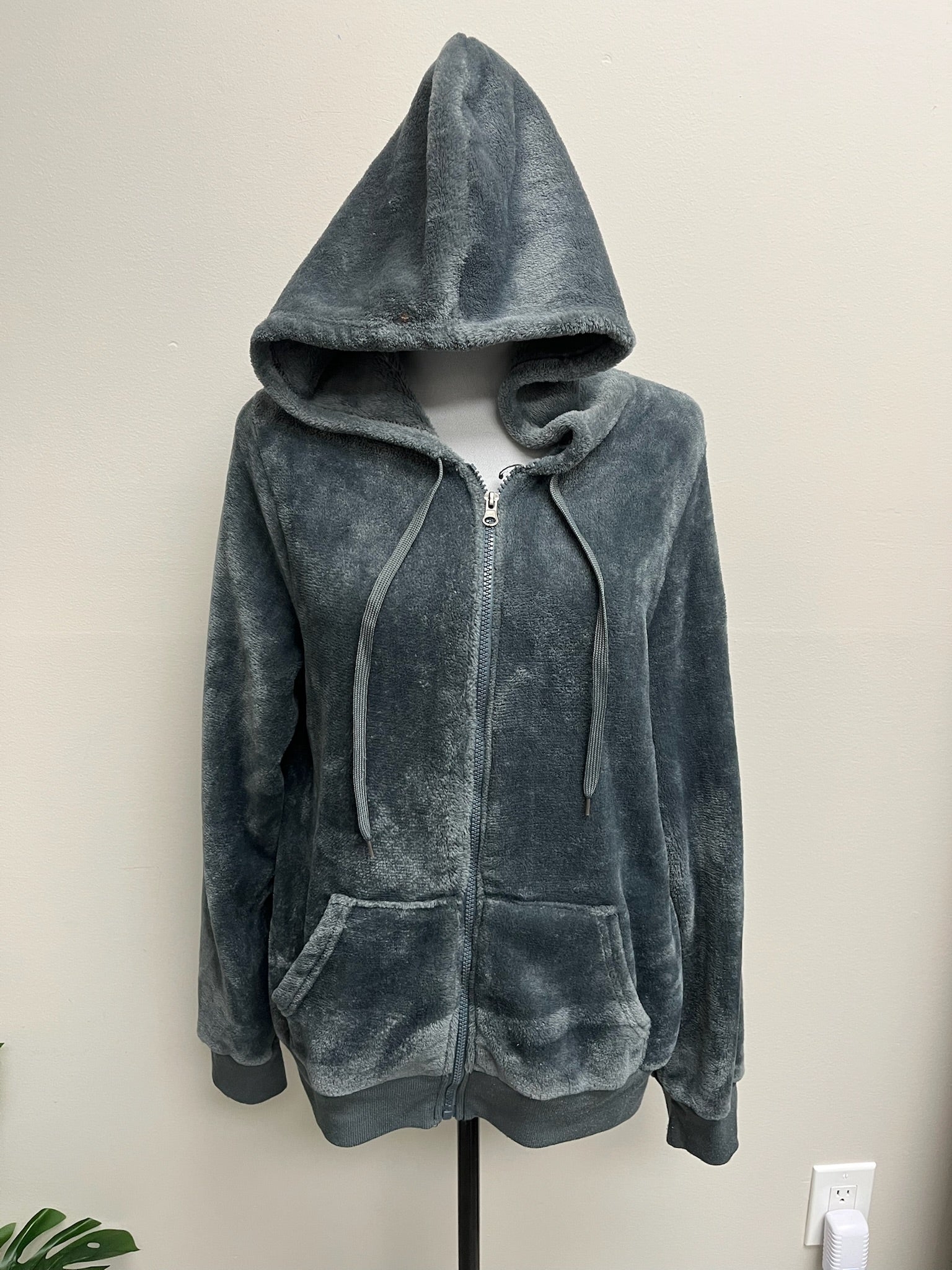 Used Women’s Fuzzy Zip Up Sweater