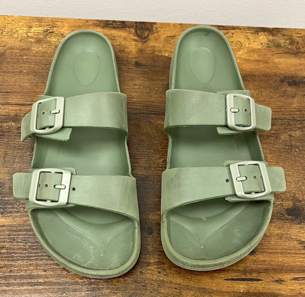 Used Women’s Green Sandals