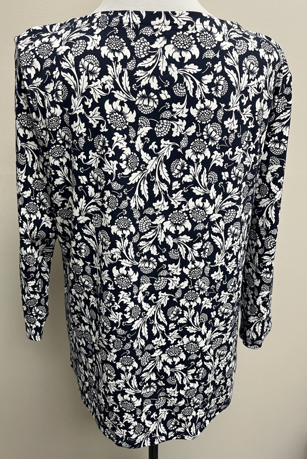 Used Women’s Black Floral Long Sleeve