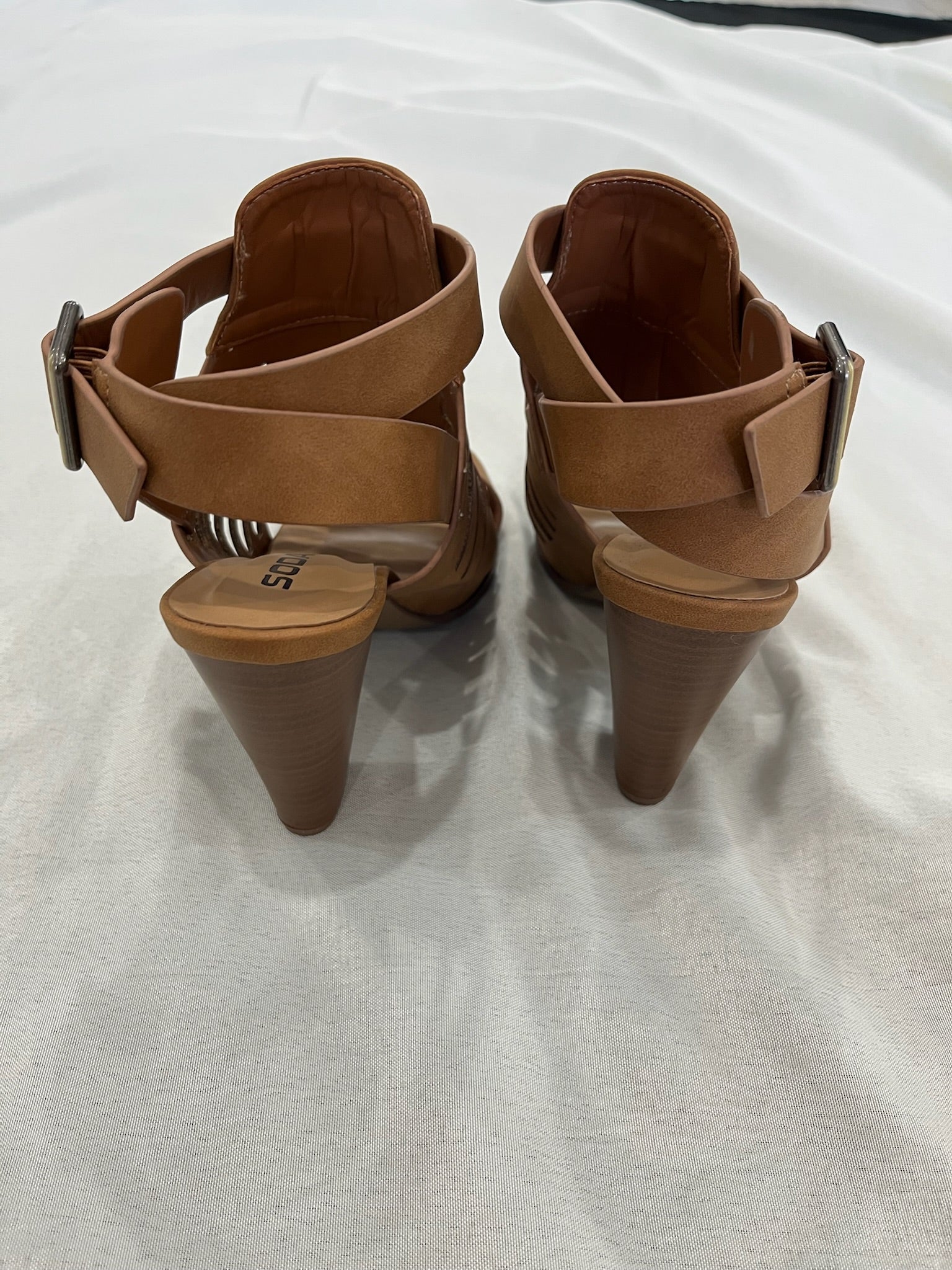 Women’s Tan Heels