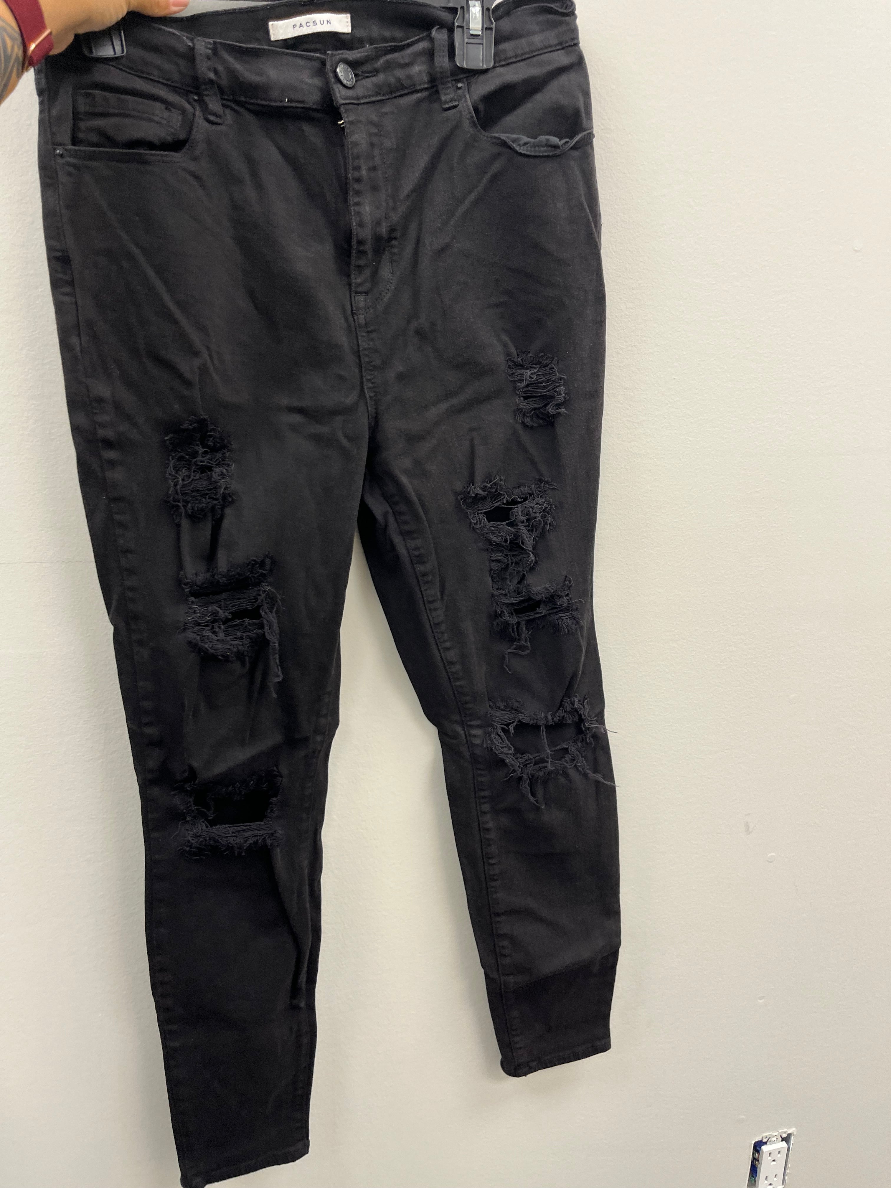 Used Women’s Black Ripped Jeans