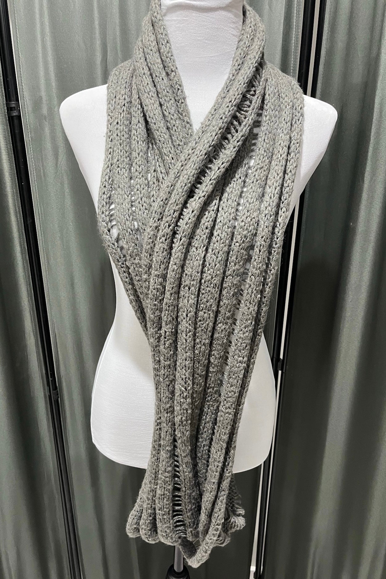 Knitted Grey Scarf image 0