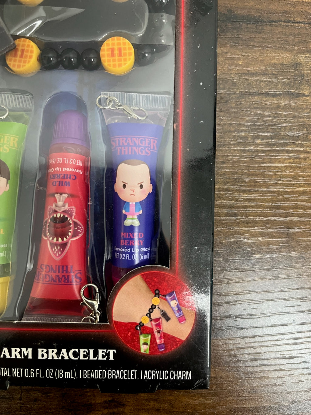 New Stranger Things Beauty Charm Bracelet + 3 Flavored Lipglosses