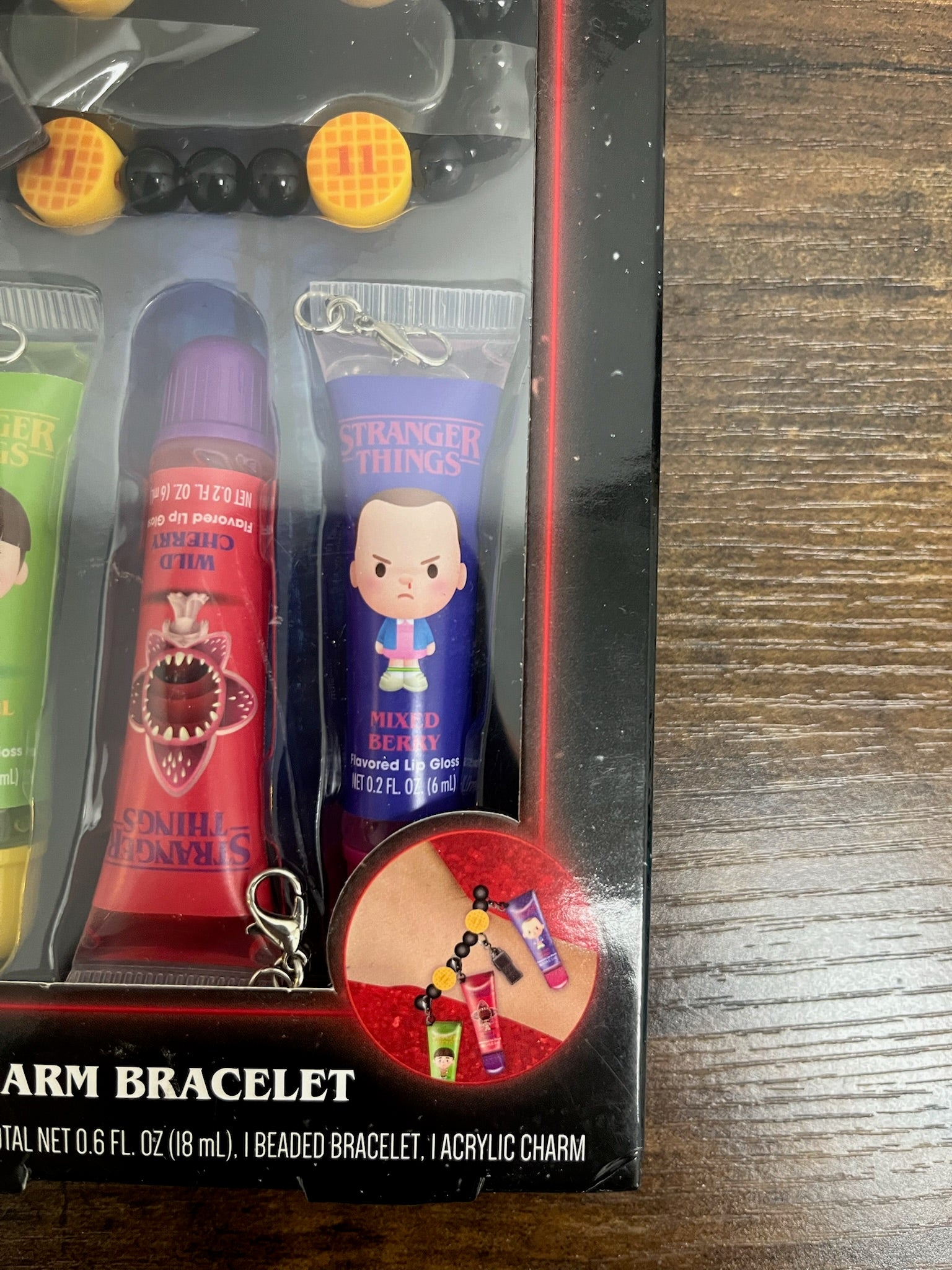 New Stranger Things Beauty Charm Bracelet + 3 Flavored Lipglosses