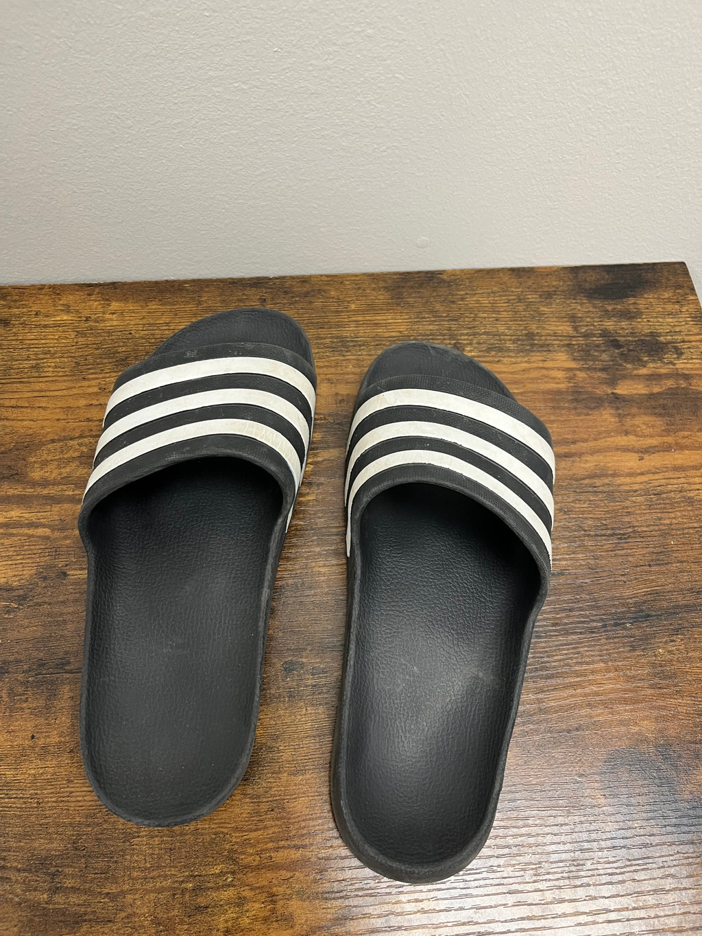 Used Men’s Black Slides